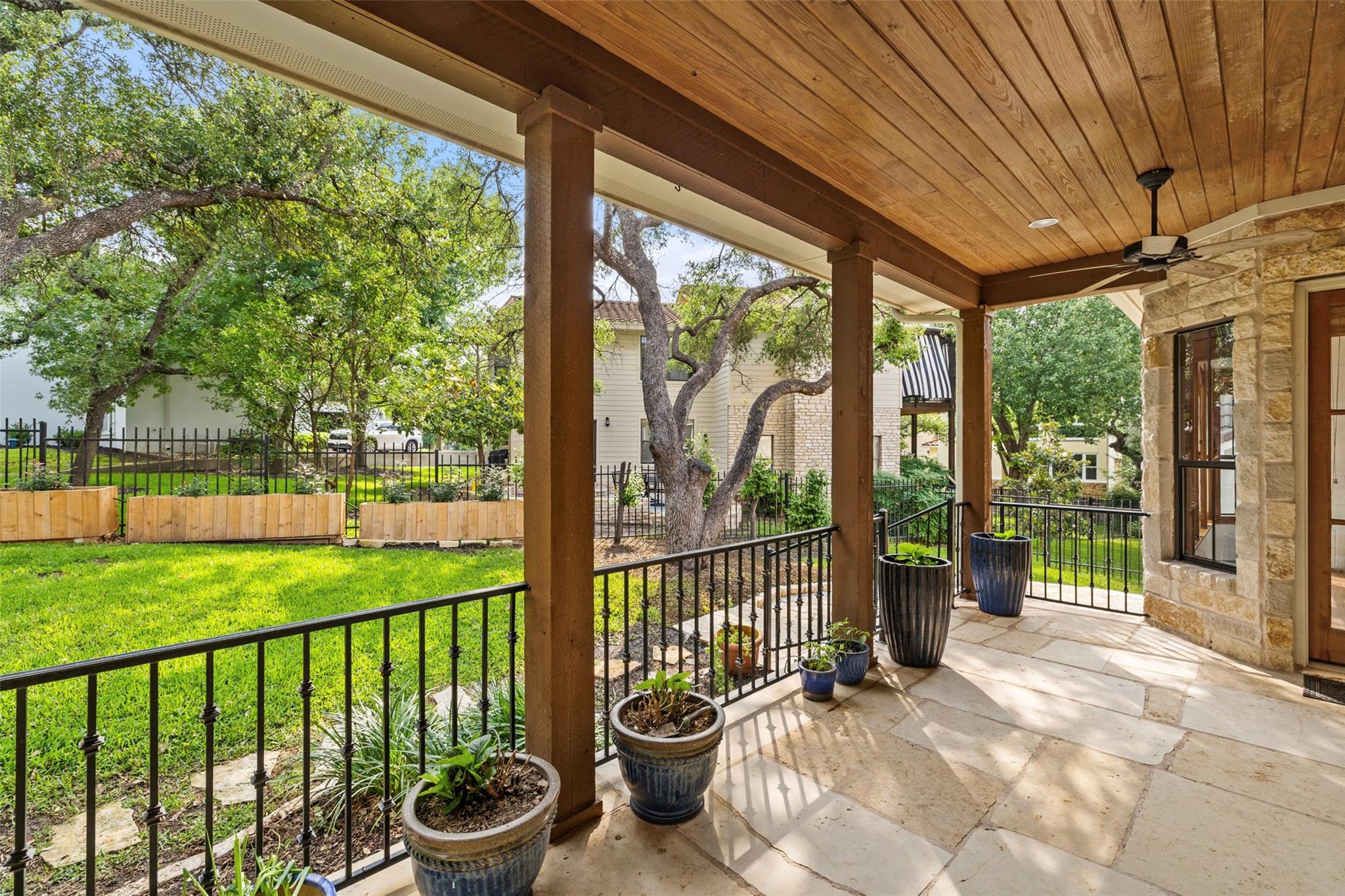 41 Tiburon Dr, The Hills, TX 78738