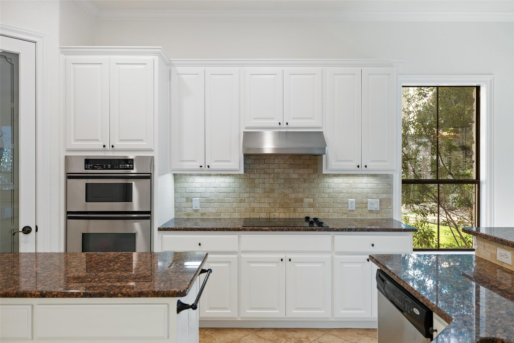 41 Tiburon Dr, The Hills, TX 78738