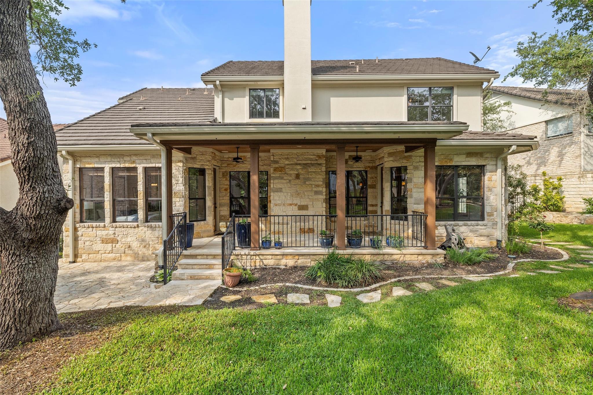 41 Tiburon Dr, The Hills, TX 78738