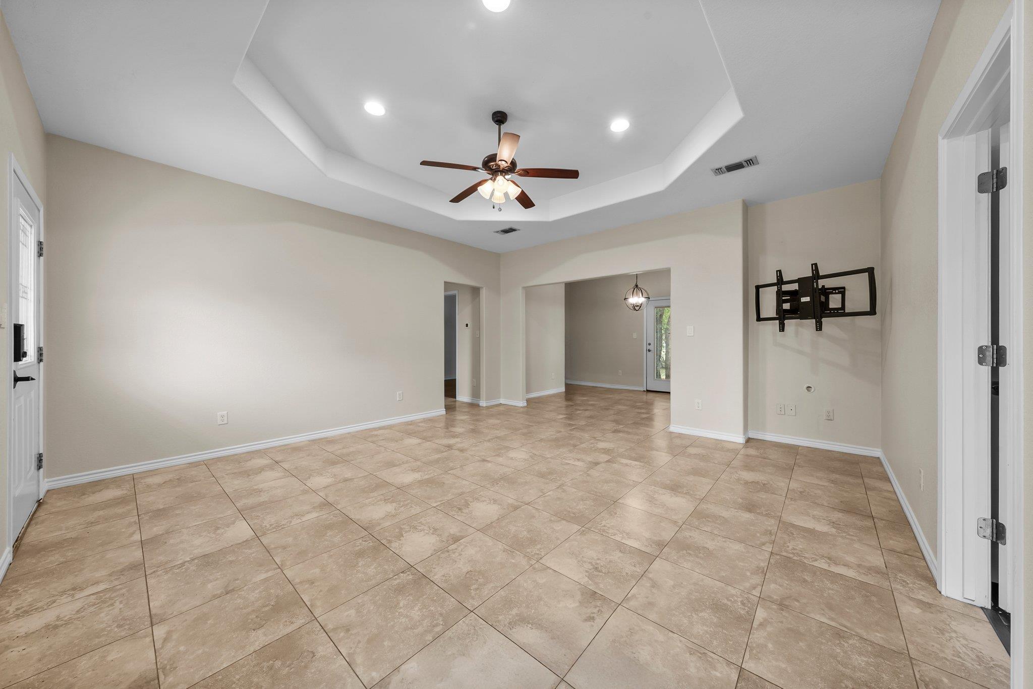 136 W Maple Dr, Granite Shoals, TX 78654