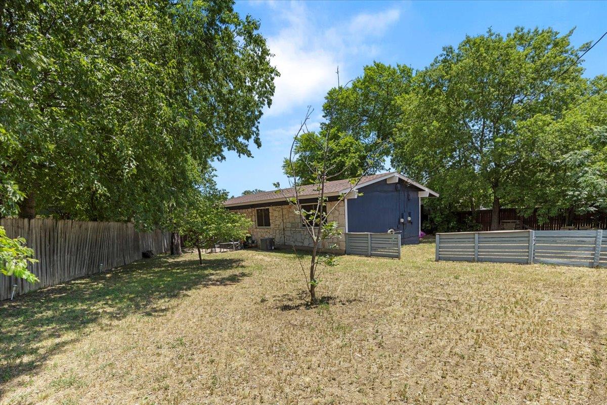 8900 Tina Ct, Austin, TX 78758