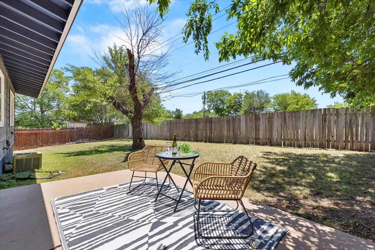 8900 Tina Ct, Austin, TX 78758