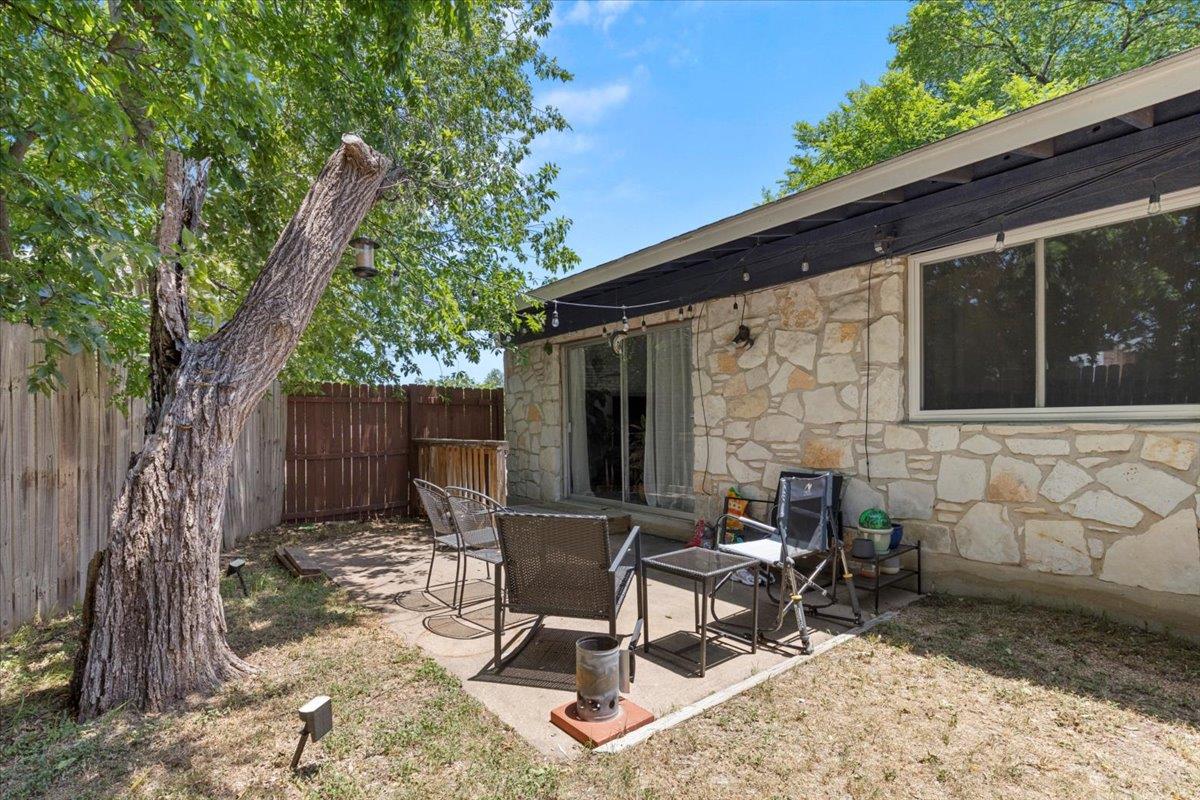 8900 Tina Ct, Austin, TX 78758