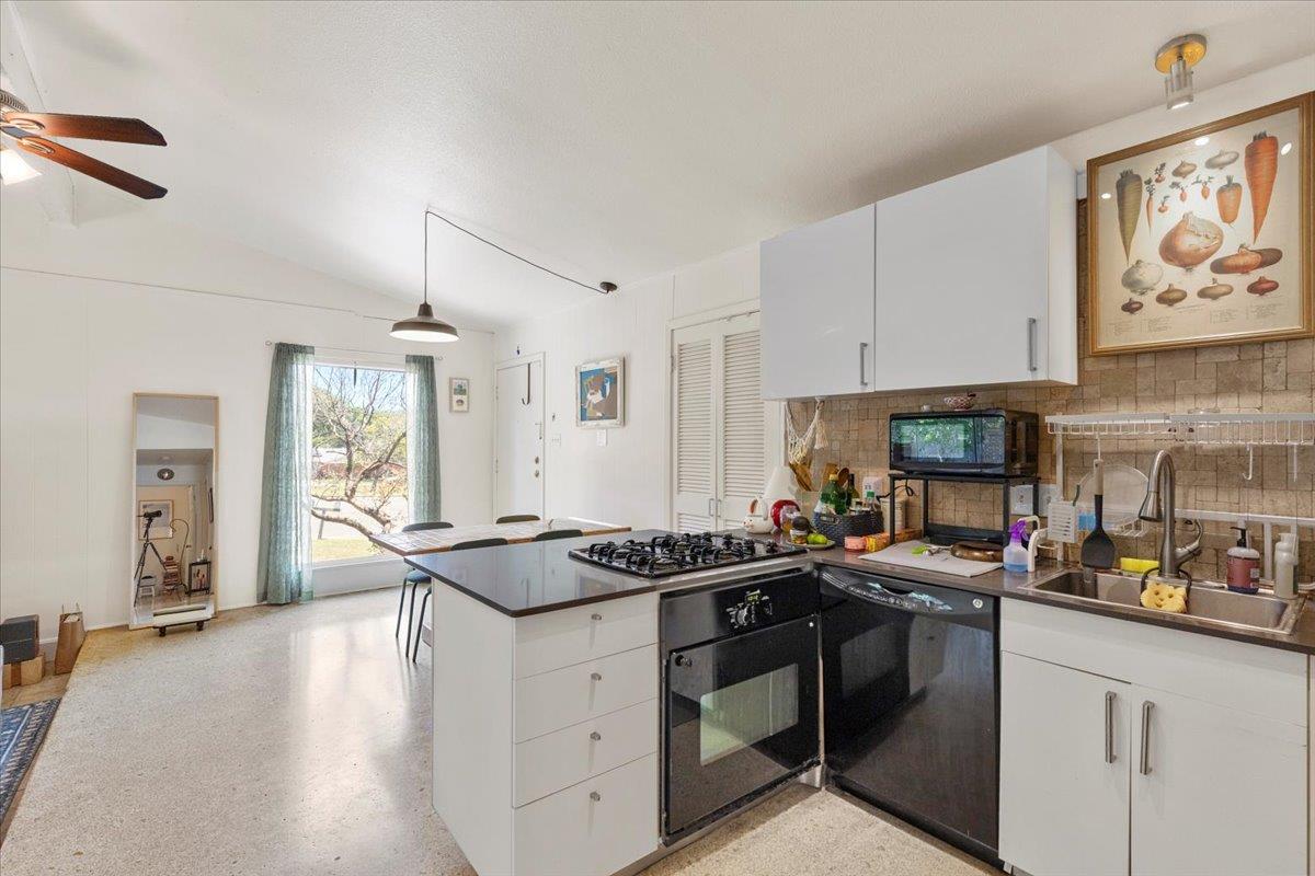 8900 Tina Ct, Austin, TX 78758