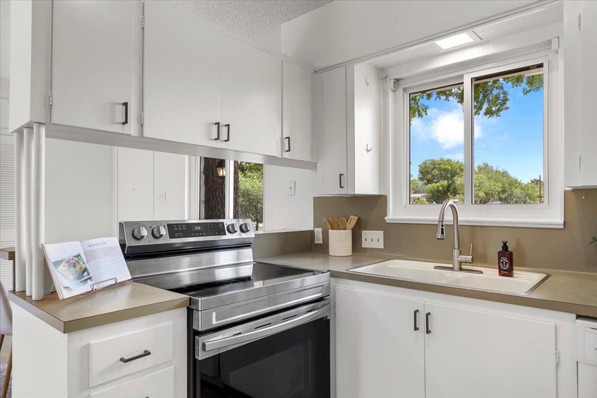 8900 Tina Ct, Austin, TX 78758