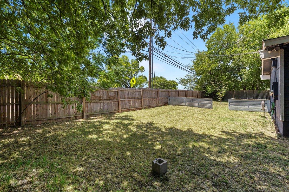 8900 Tina Ct, Austin, TX 78758
