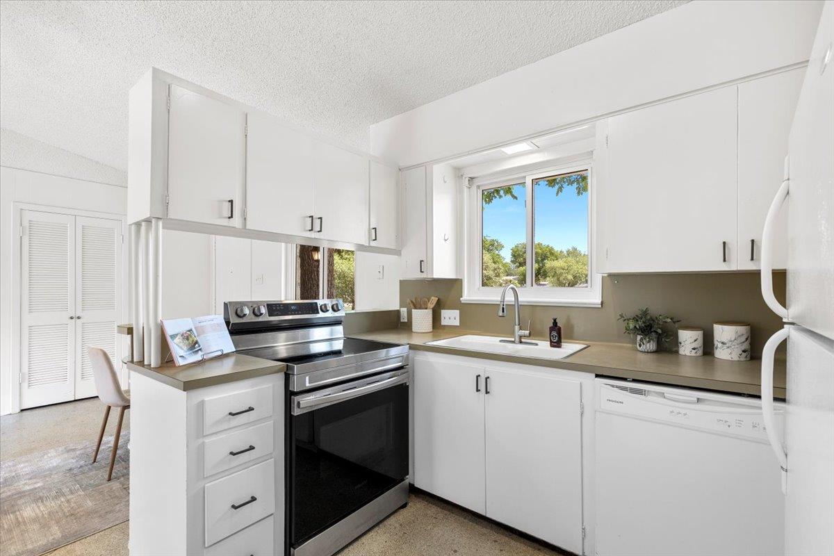 8900 Tina Ct, Austin, TX 78758