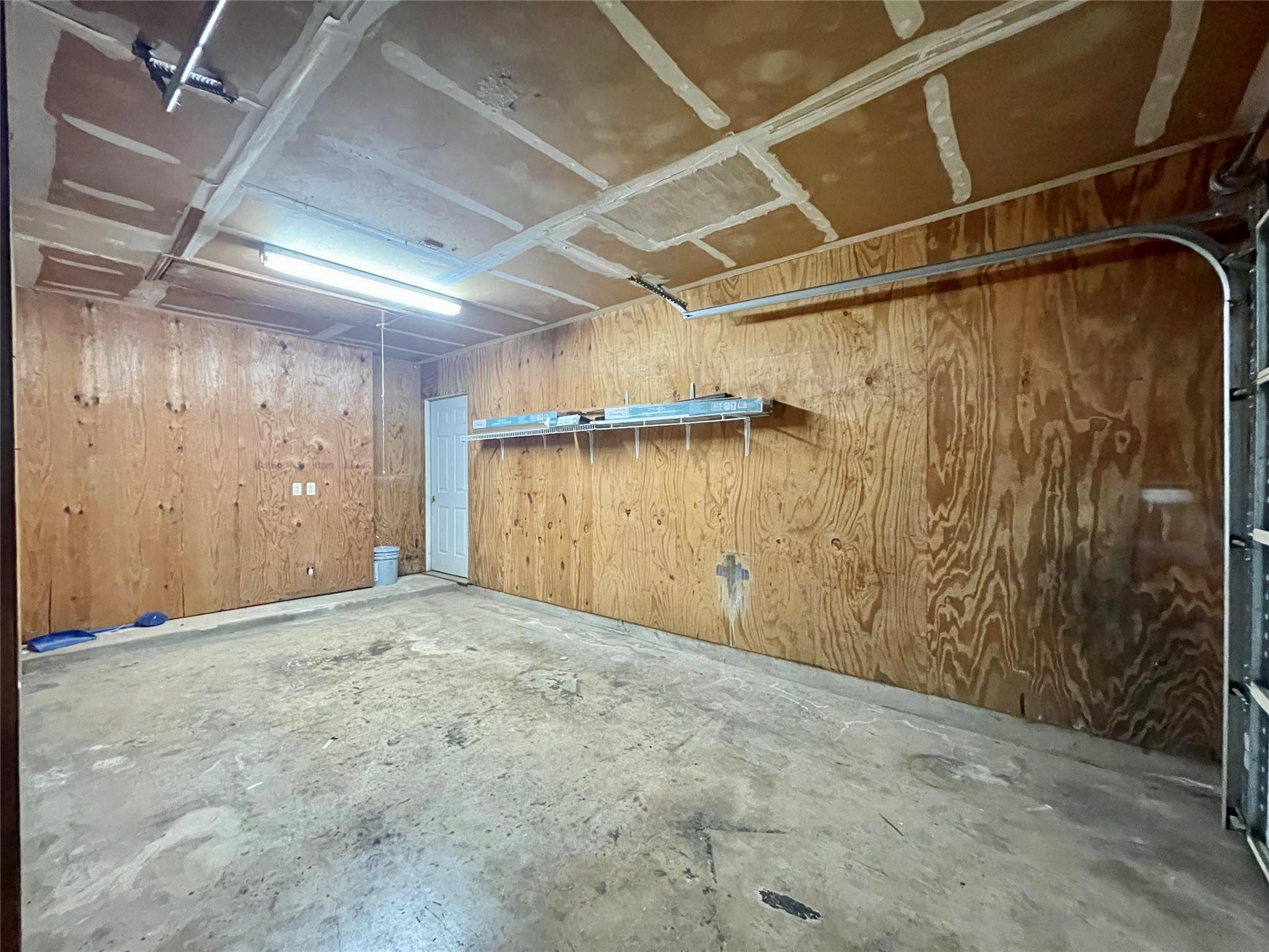 1933 Lisa Ln, San Marcos, TX 78666