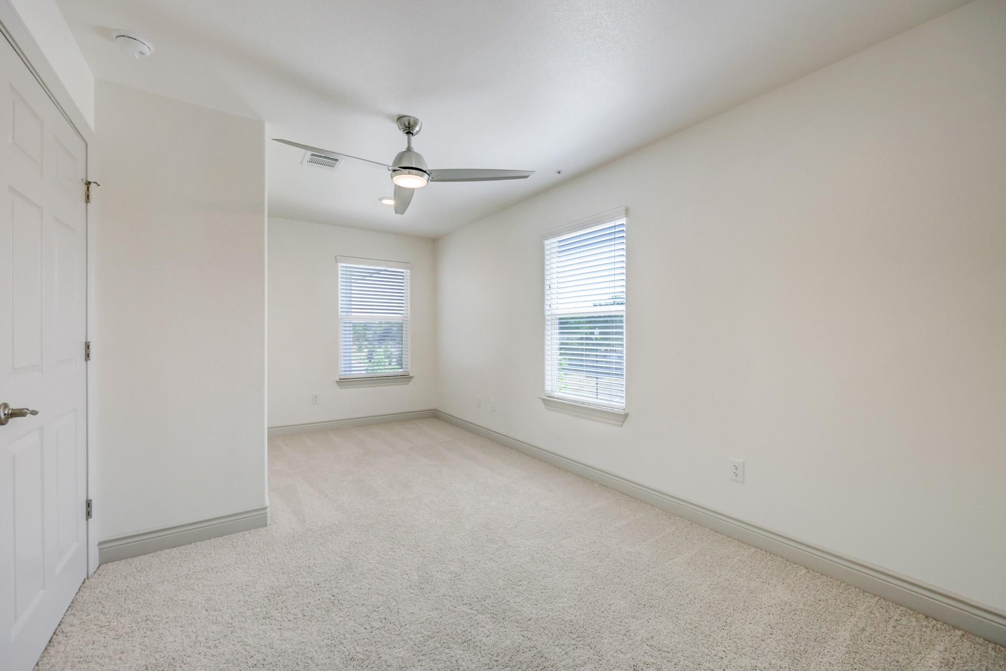 2105 Tiger Trl # 302, Round Rock, TX 78665