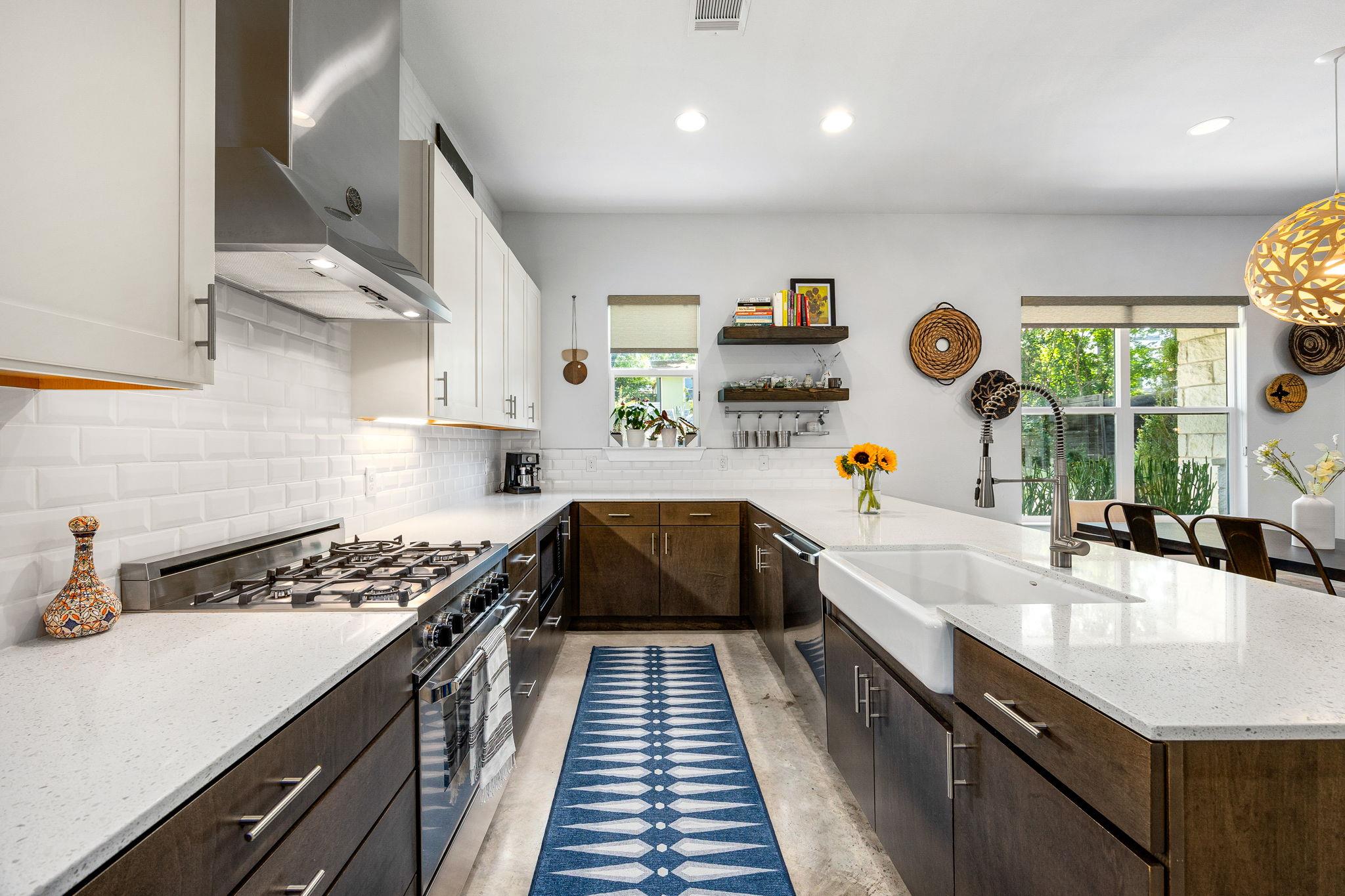 2100 E 10th St, Austin, TX 78702