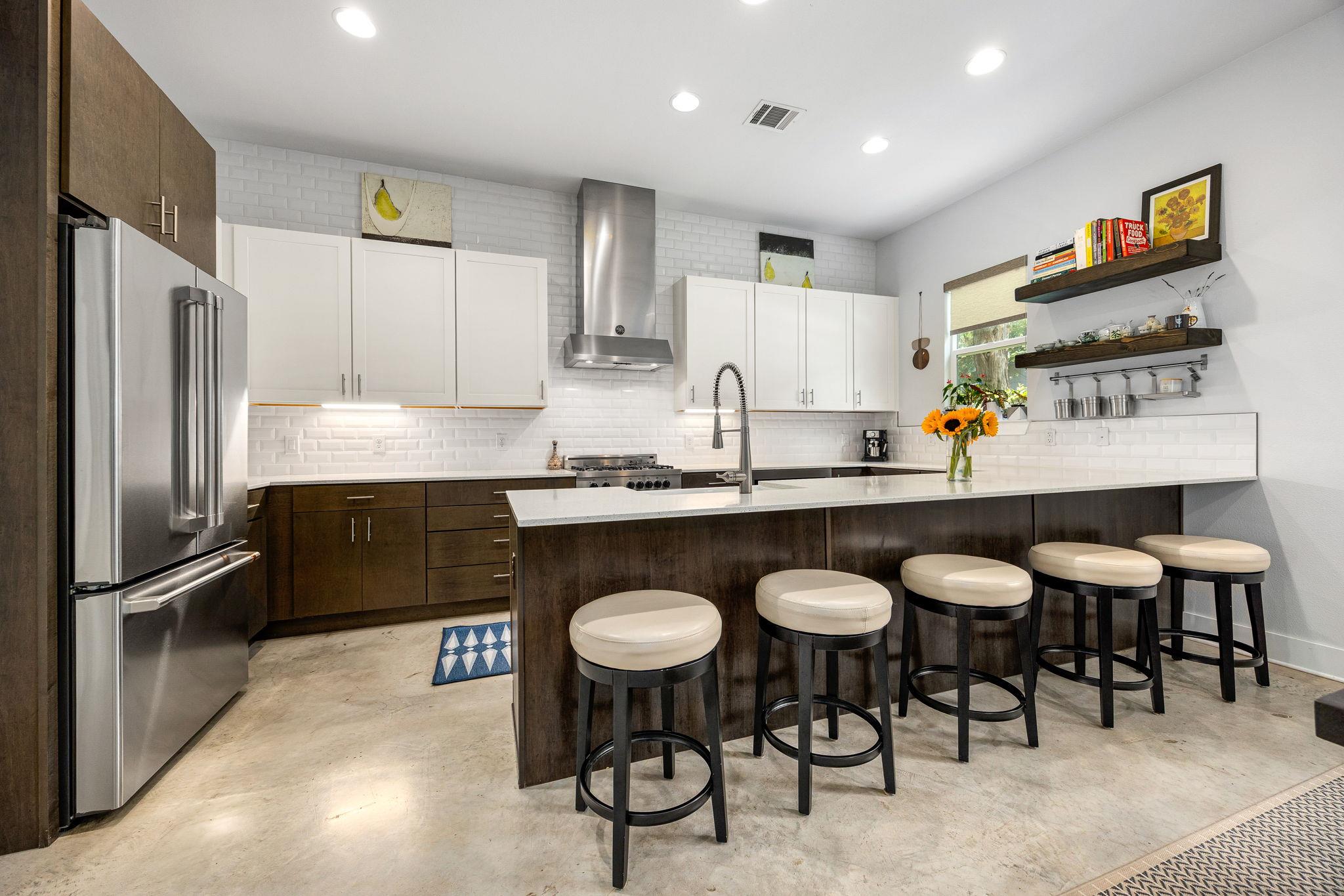 2100 E 10th St, Austin, TX 78702