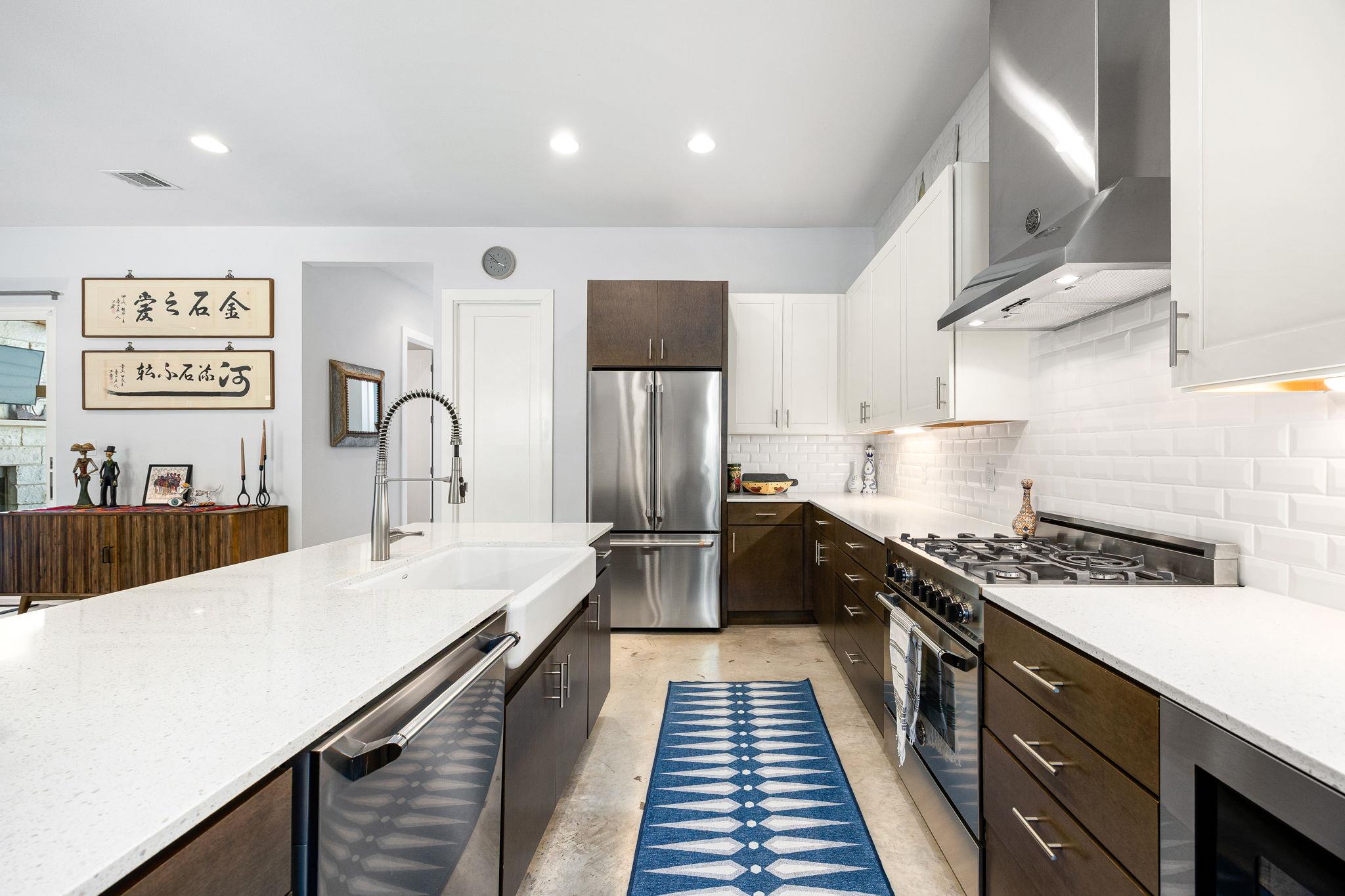 2100 E 10th St, Austin, TX 78702