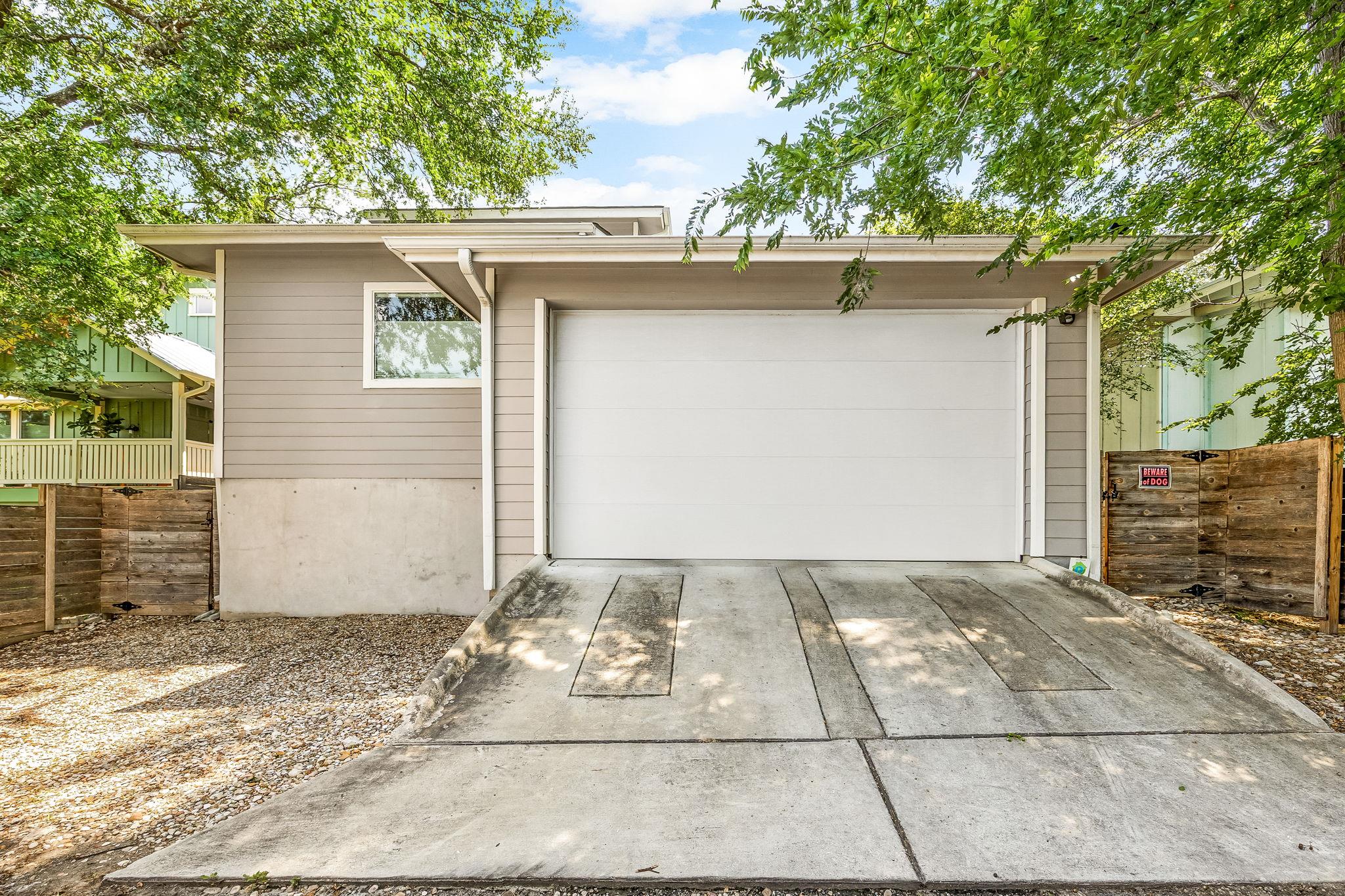 2100 E 10th St, Austin, TX 78702