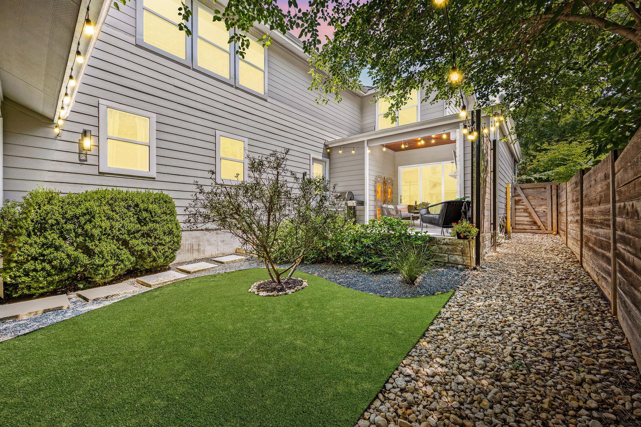 2100 E 10th St, Austin, TX 78702