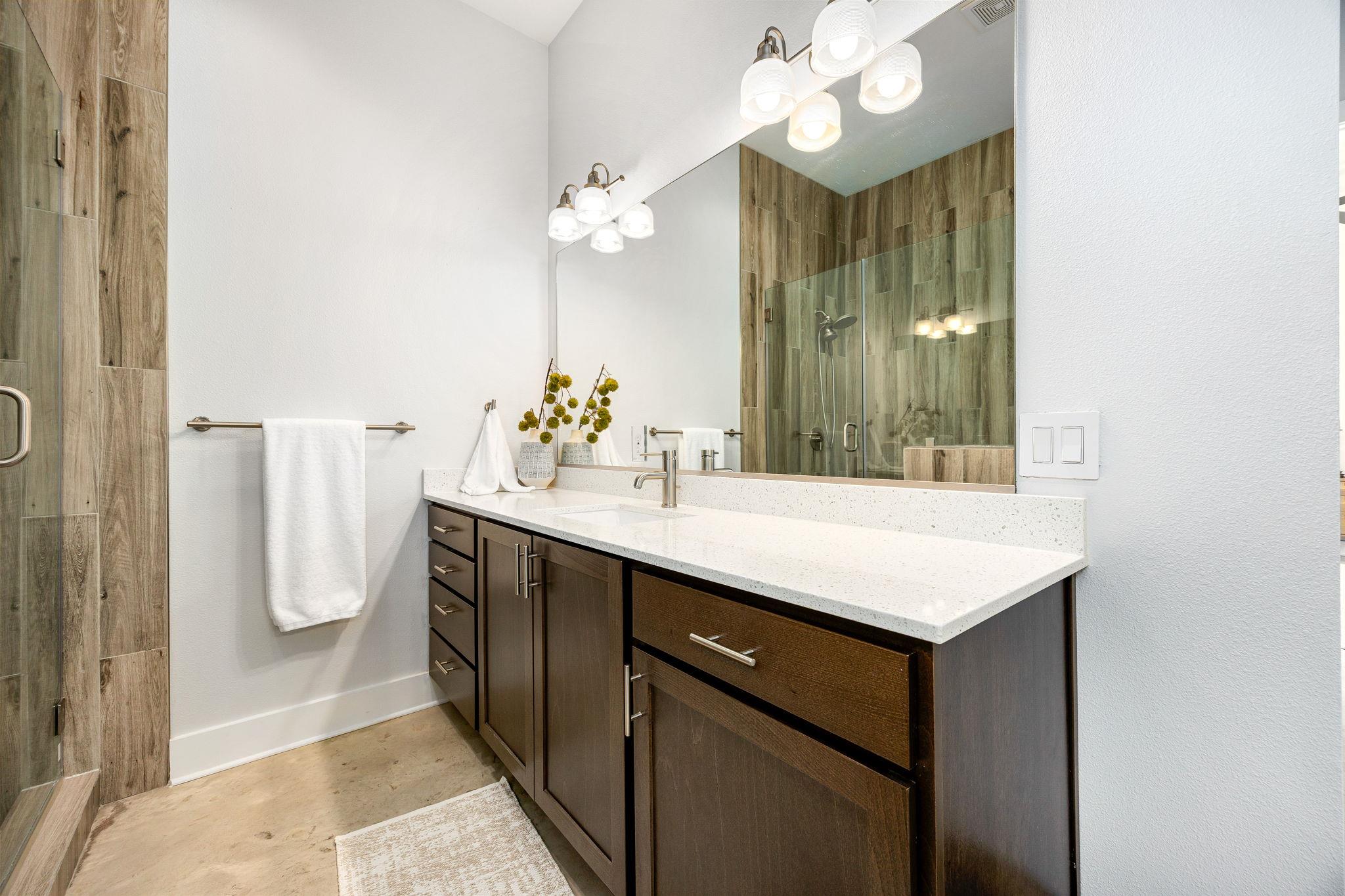 2100 E 10th St, Austin, TX 78702