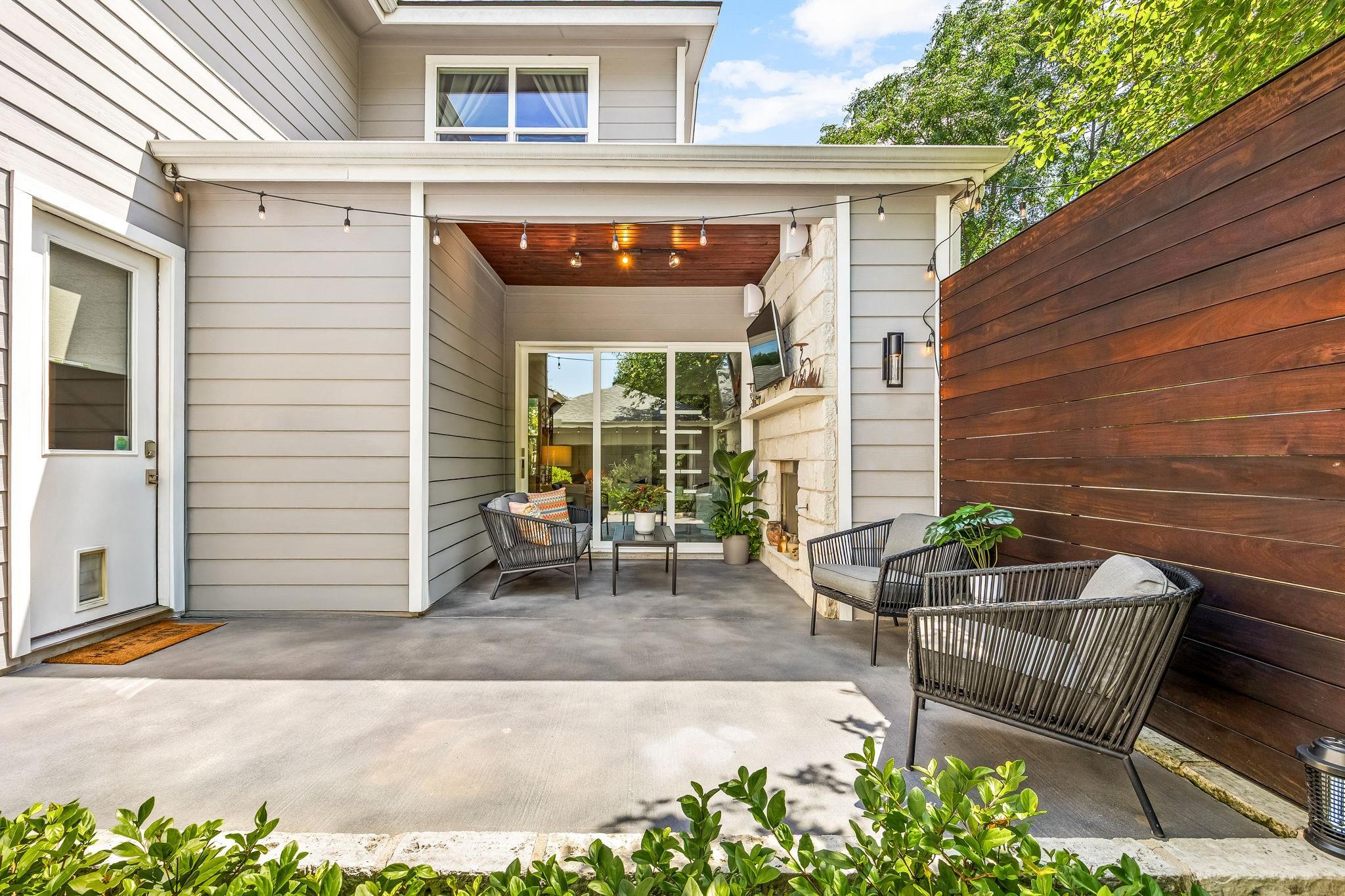 2100 E 10th St, Austin, TX 78702