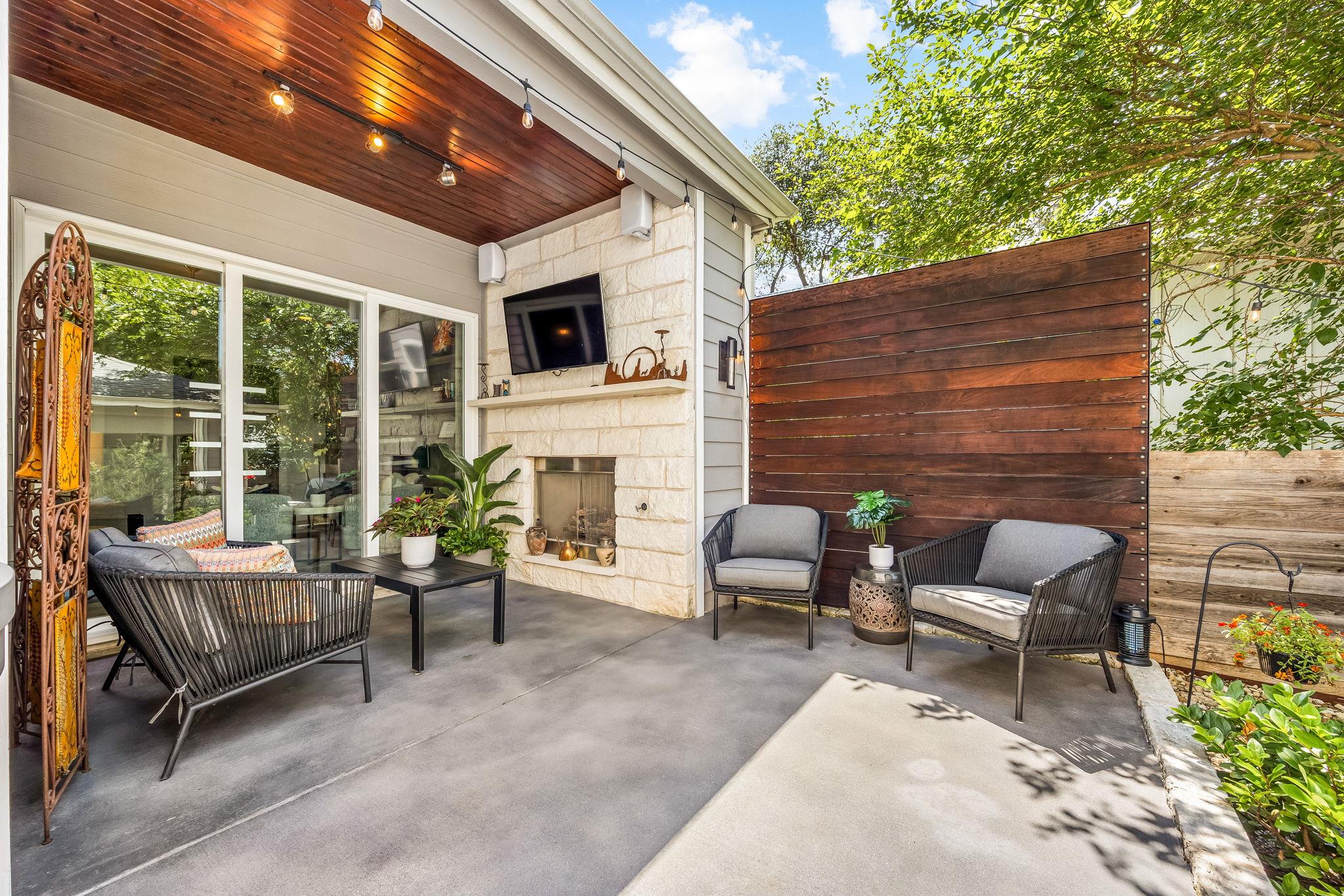 2100 E 10th St, Austin, TX 78702