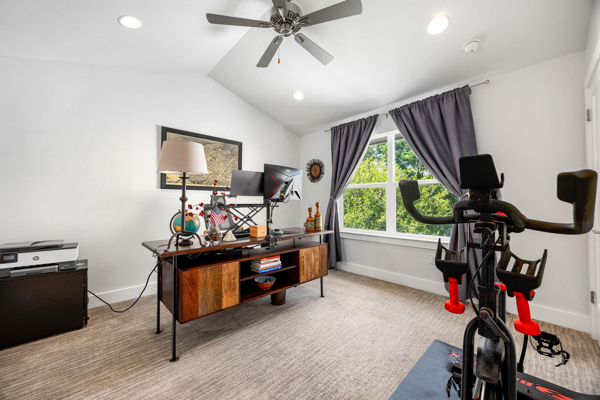 2100 E 10th St, Austin, TX 78702