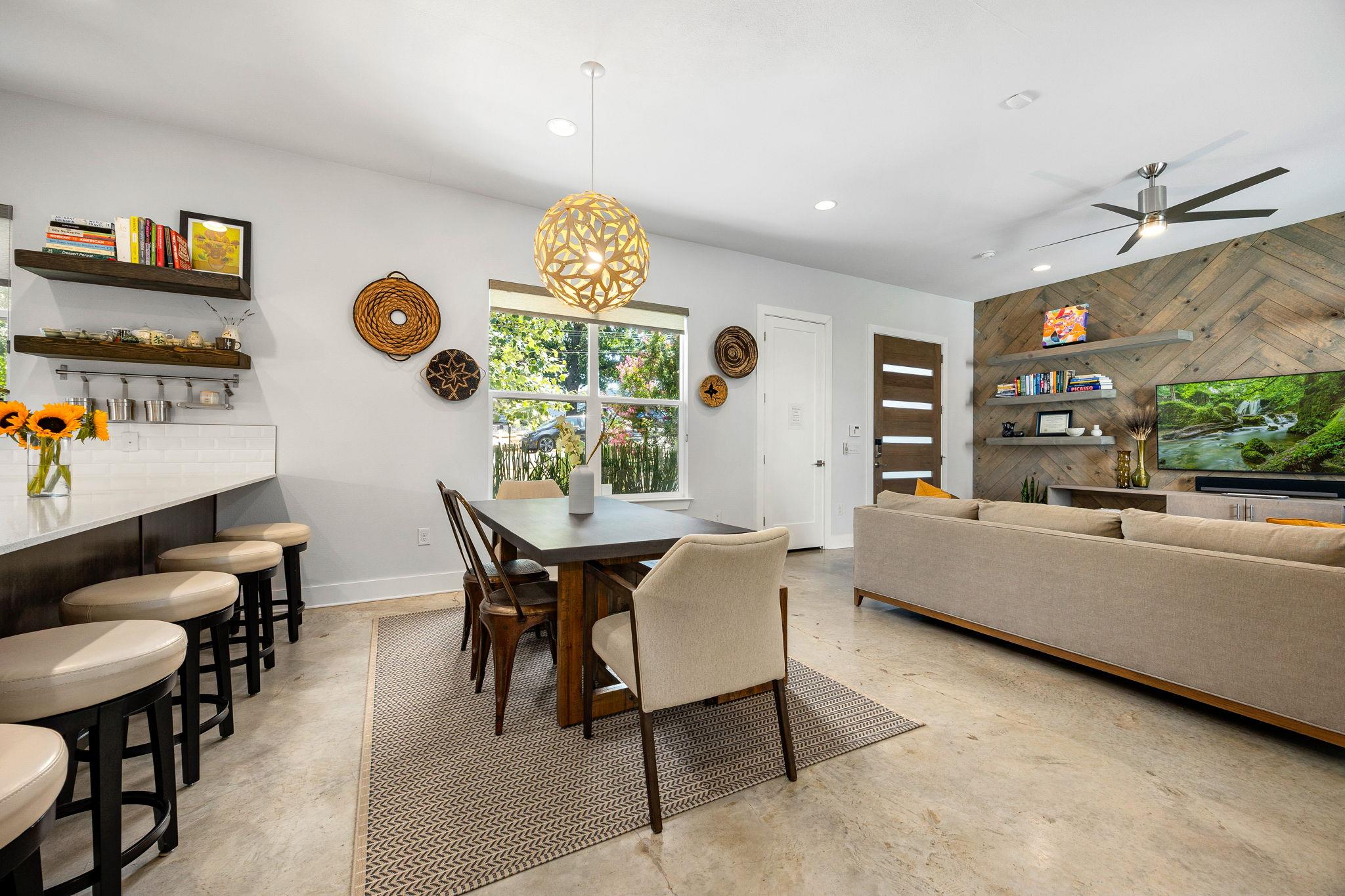 2100 E 10th St, Austin, TX 78702