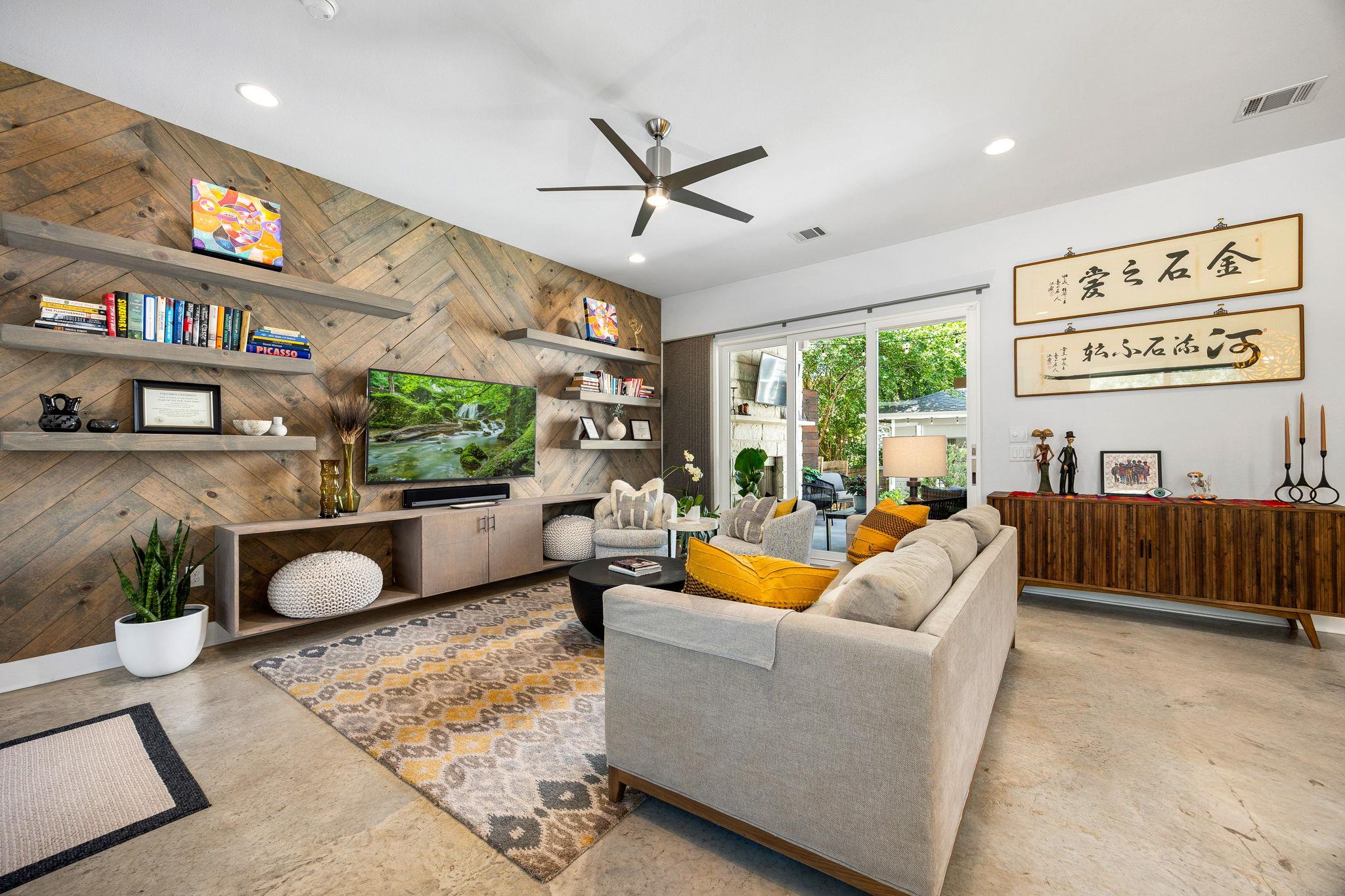 2100 E 10th St, Austin, TX 78702