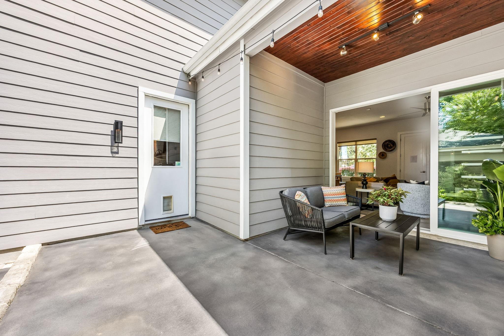 2100 E 10th St, Austin, TX 78702