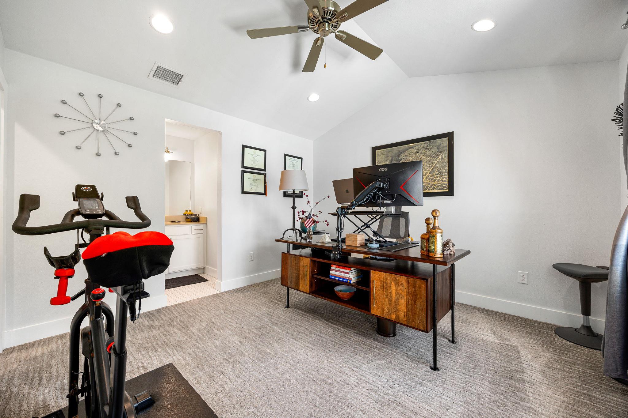 2100 E 10th St, Austin, TX 78702