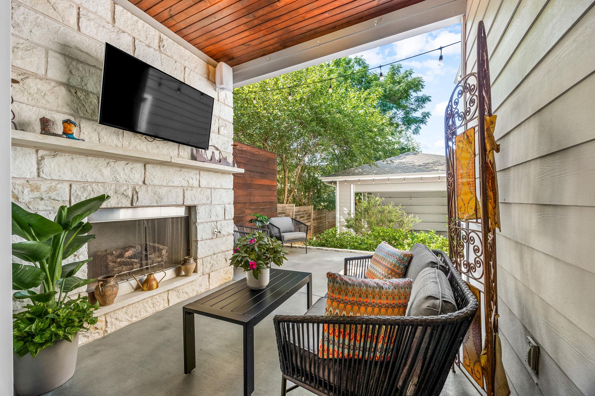 2100 E 10th St, Austin, TX 78702