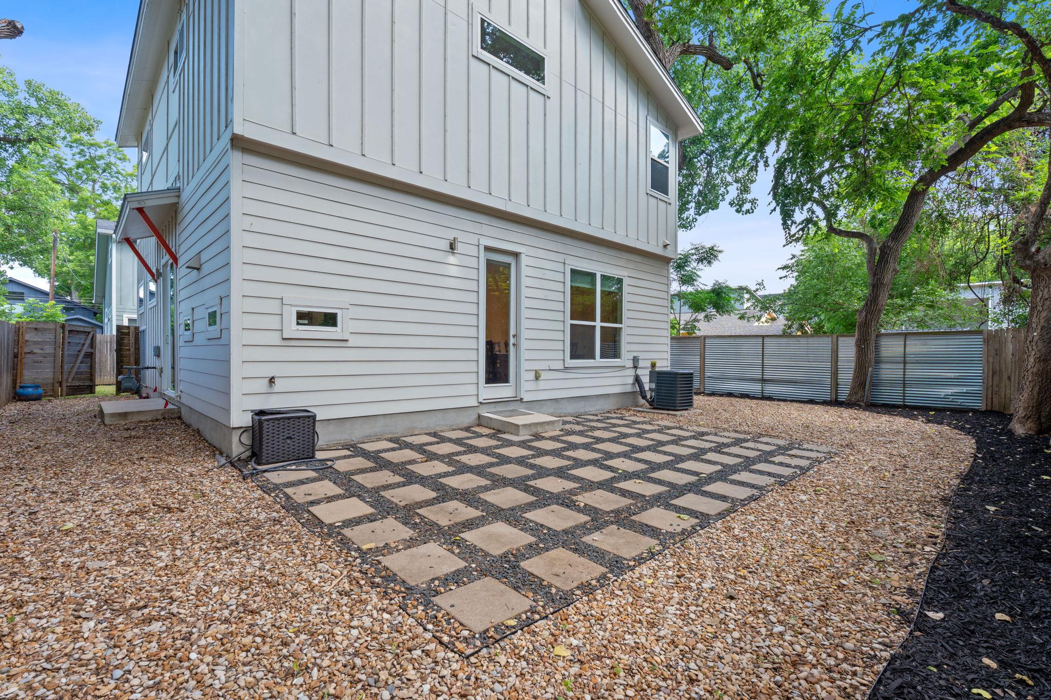 1122 1/2 Gunter St # A, Austin, TX 78702