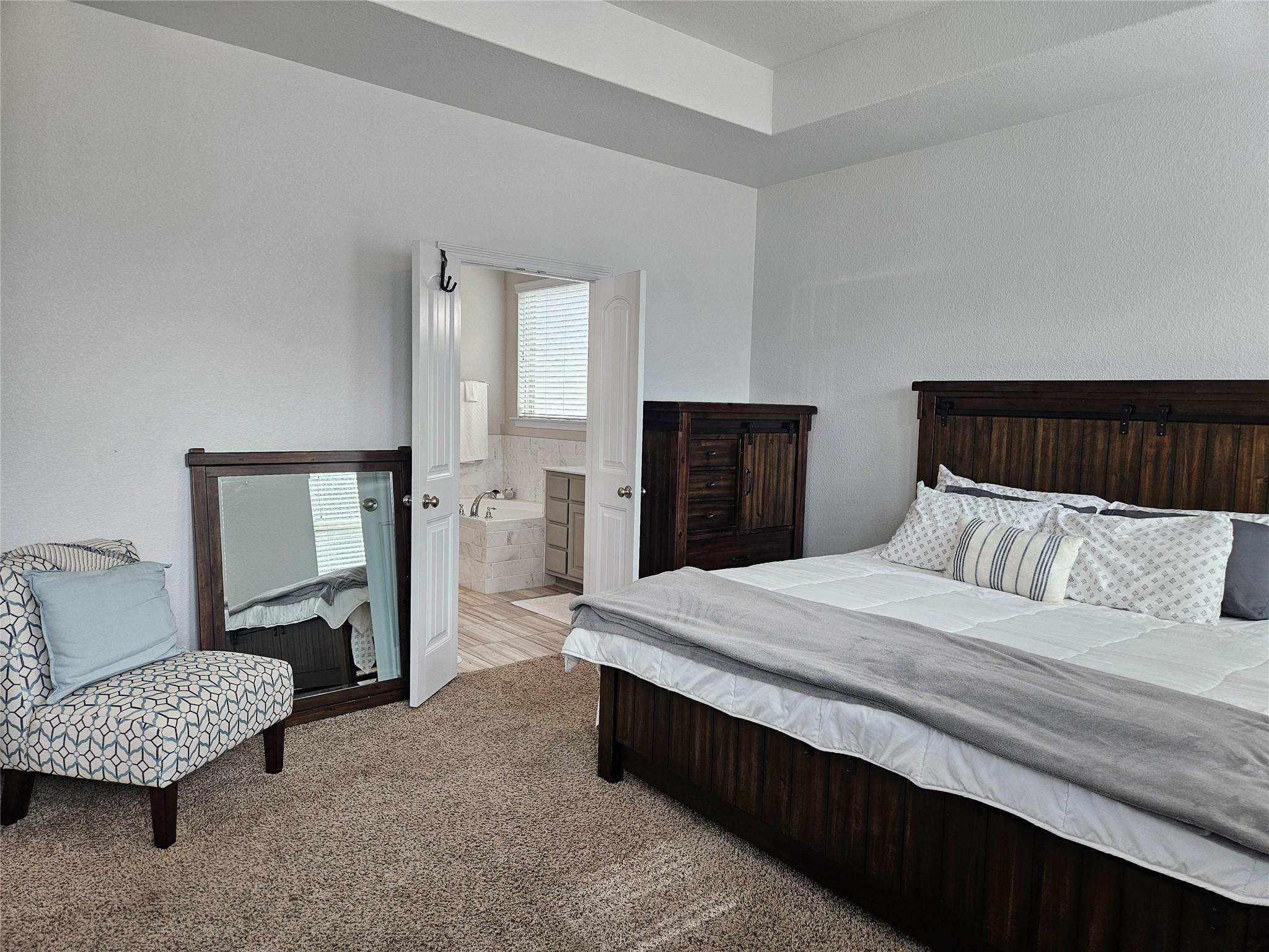 520 Smilser Ln, Leander, TX 78641