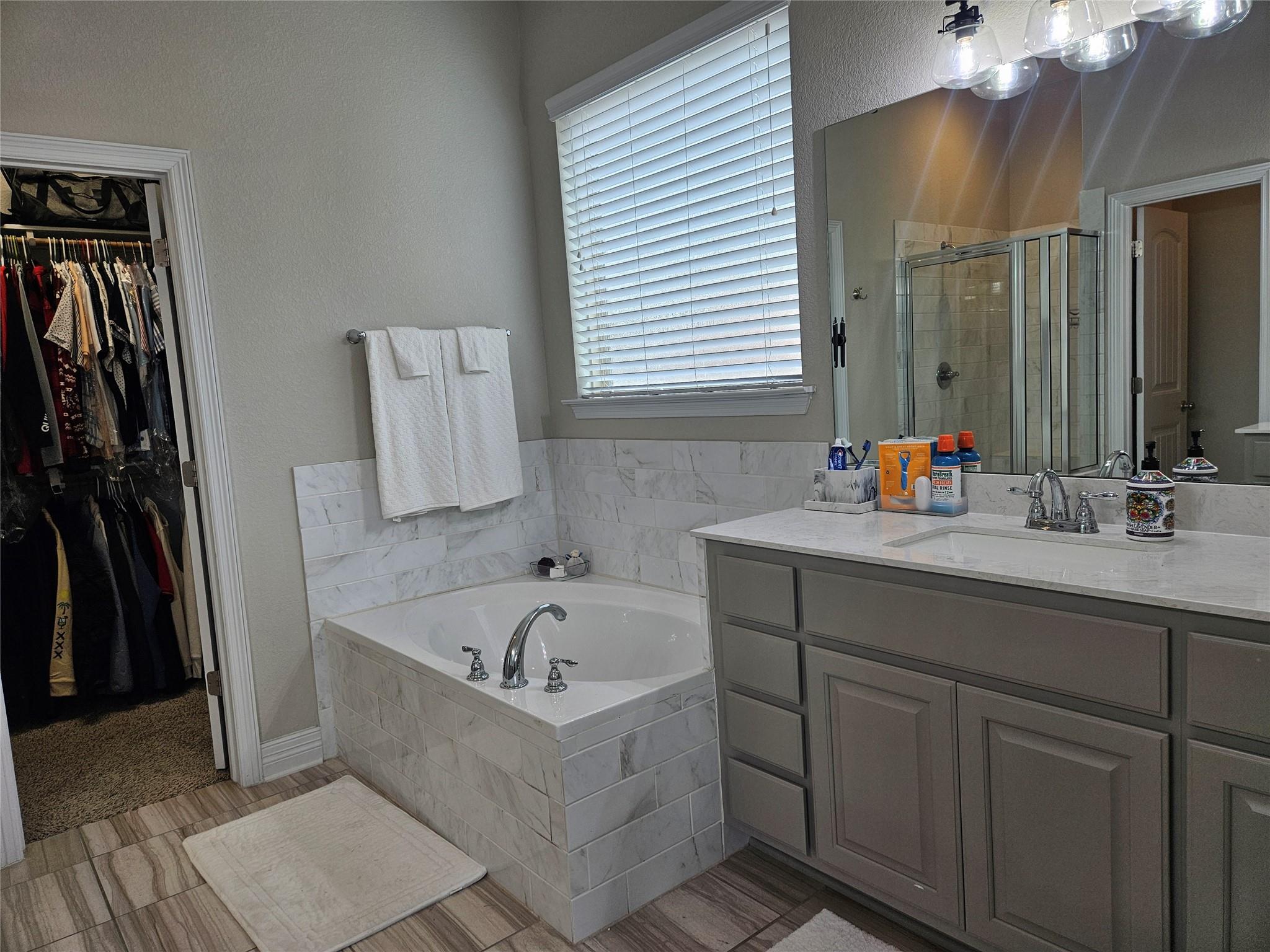 520 Smilser Ln, Leander, TX 78641