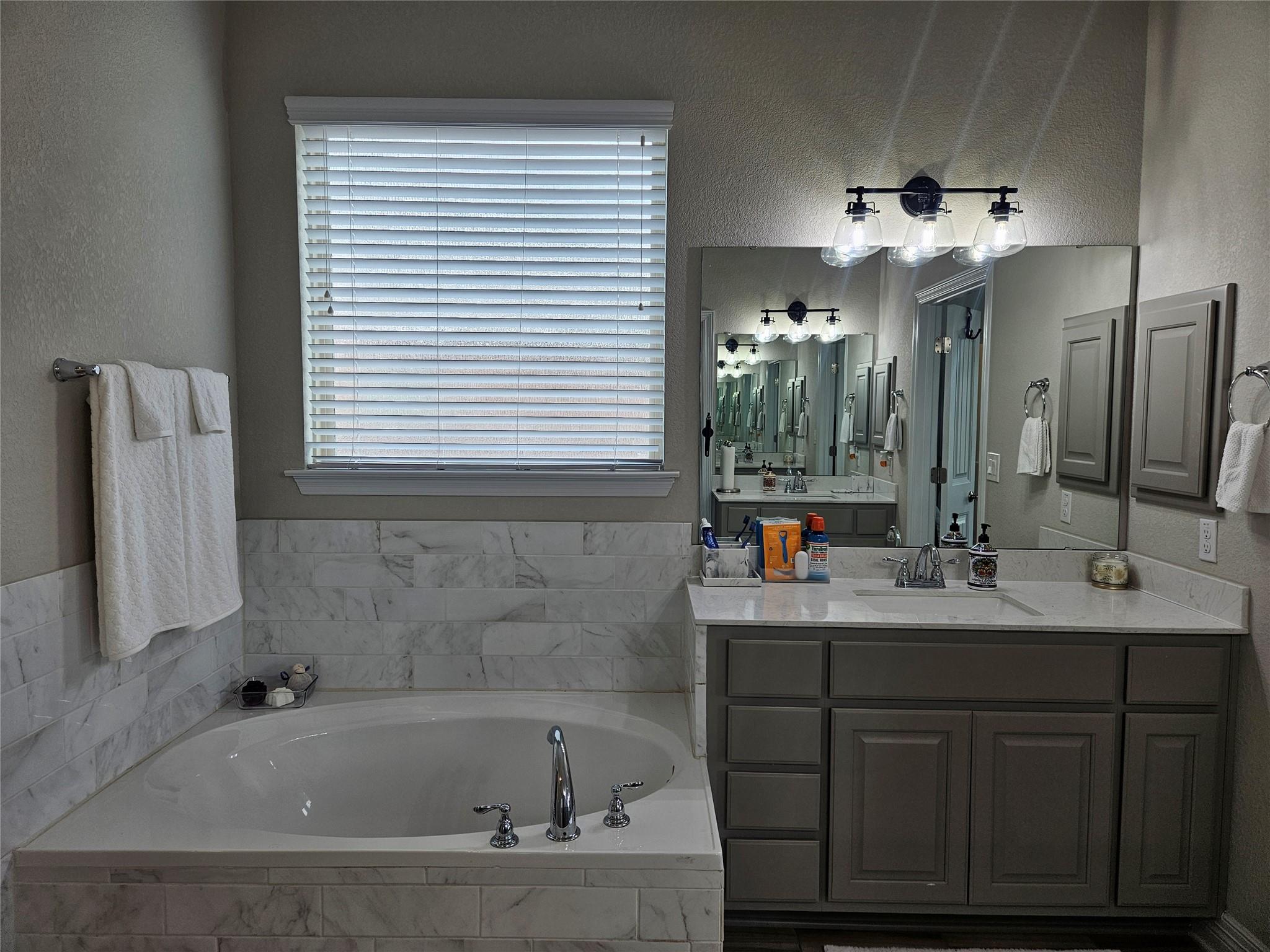 520 Smilser Ln, Leander, TX 78641