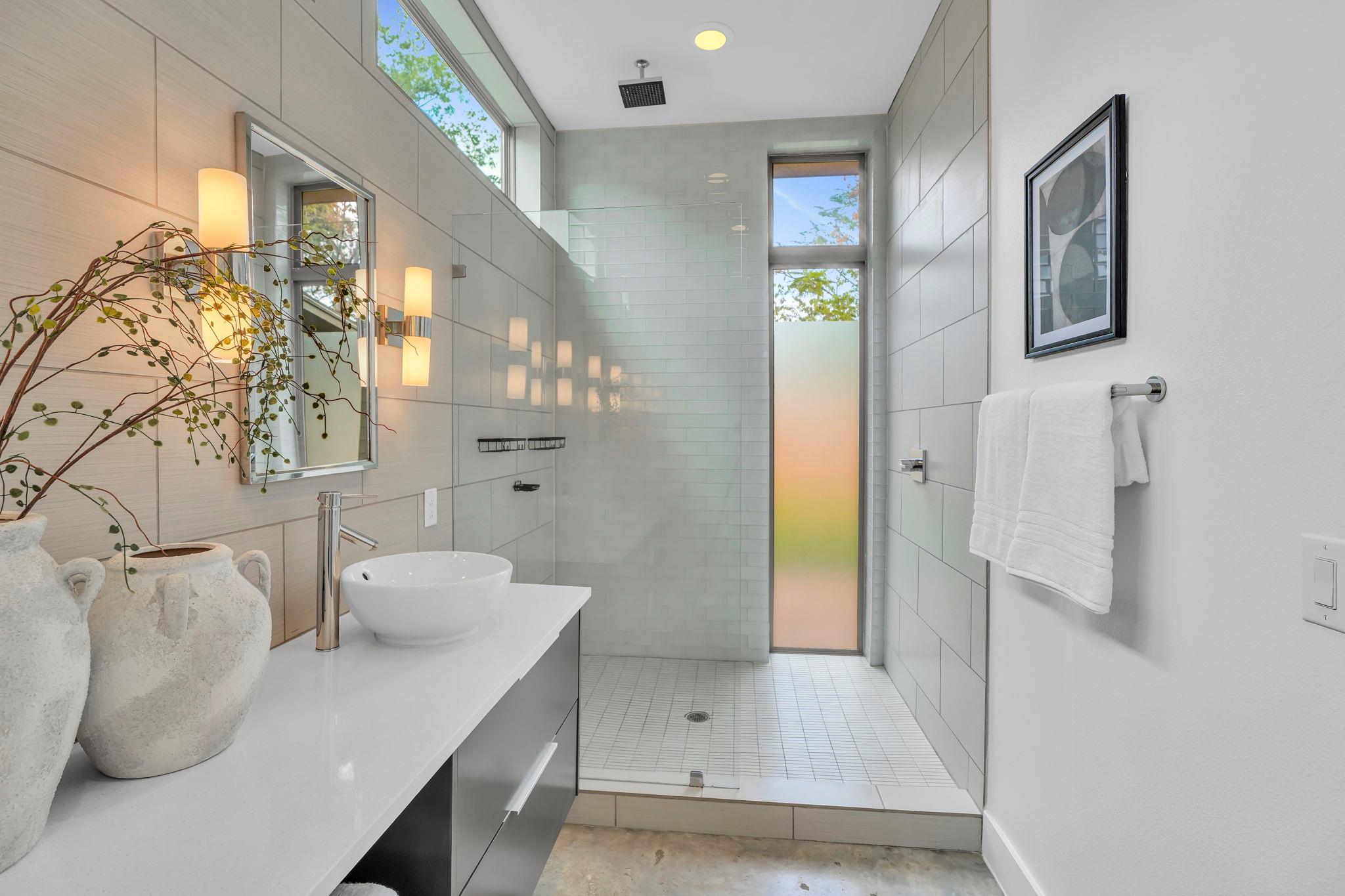 1132 Salina St, Austin, TX 78702