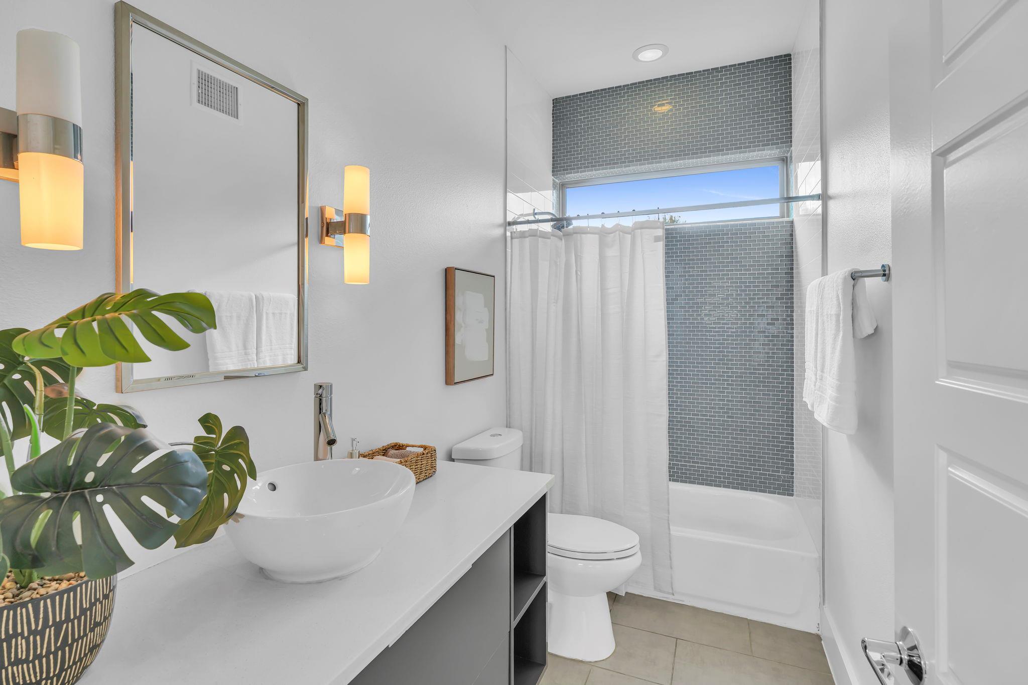 1132 Salina St, Austin, TX 78702