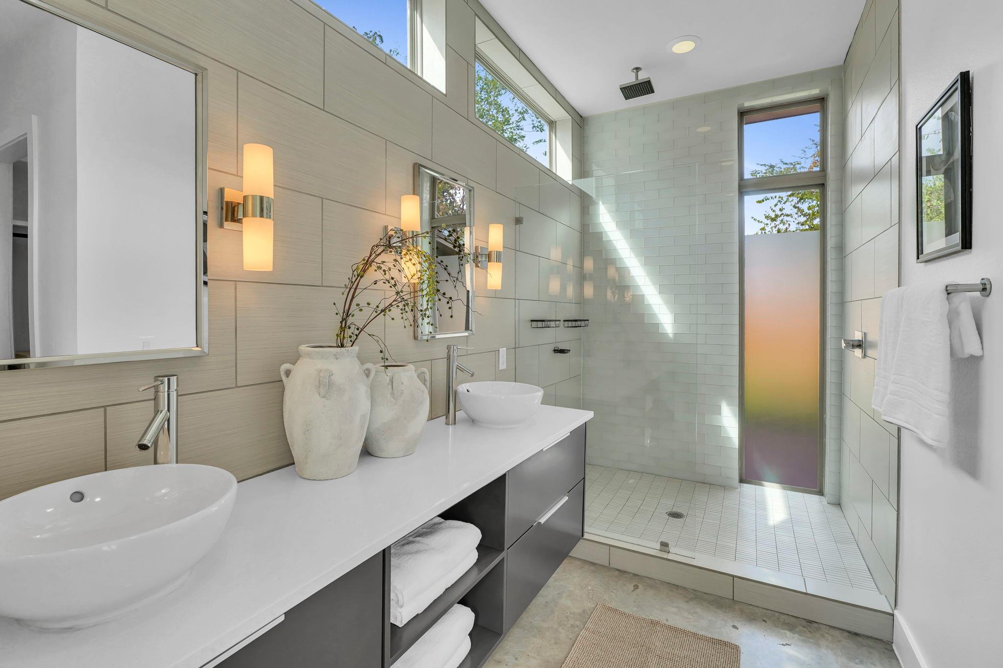 1132 Salina St, Austin, TX 78702