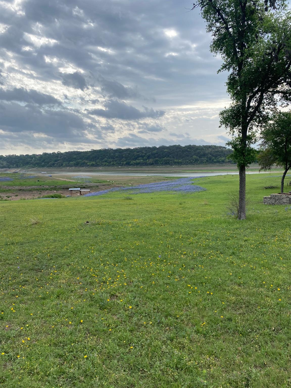 401 Lake View Dr, Spicewood, TX 78669