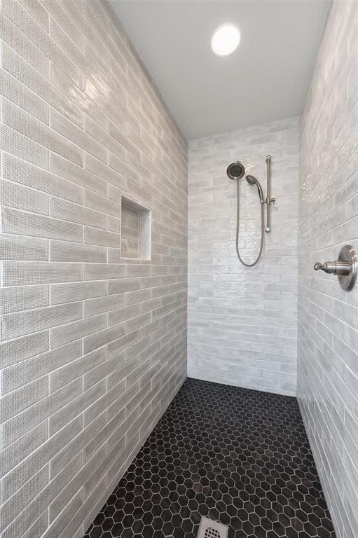 405 Lake View Dr, Spicewood, TX 78669