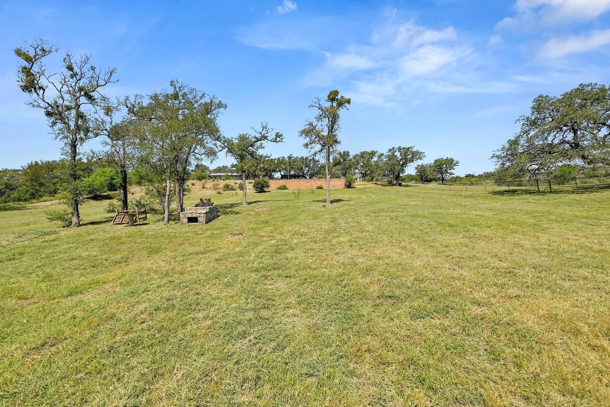 405 Lake View Dr, Spicewood, TX 78669