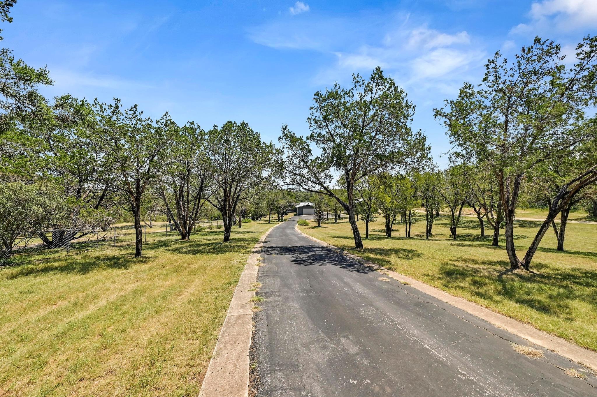 405 Lake View Dr, Spicewood, TX 78669