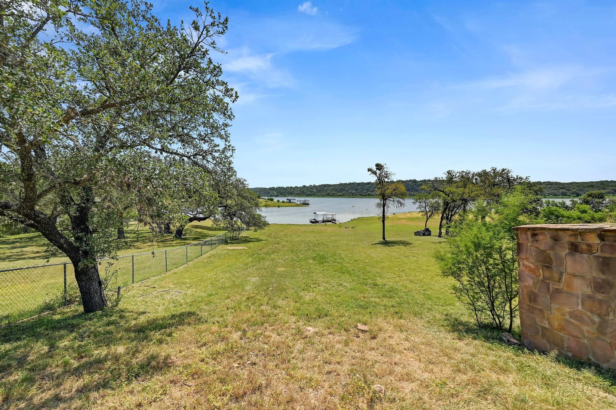 405 Lake View Dr, Spicewood, TX 78669