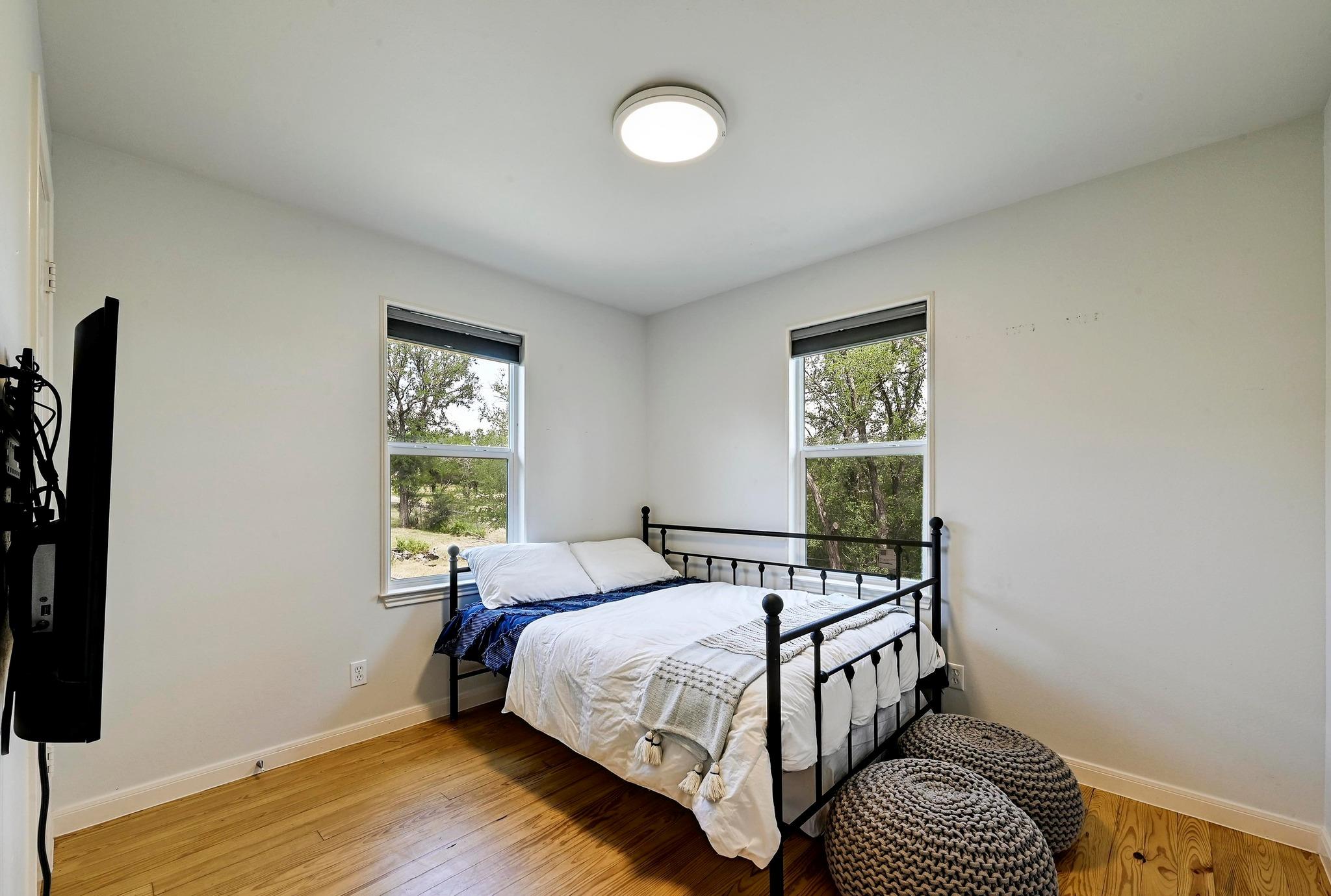 405 Lake View Dr, Spicewood, TX 78669