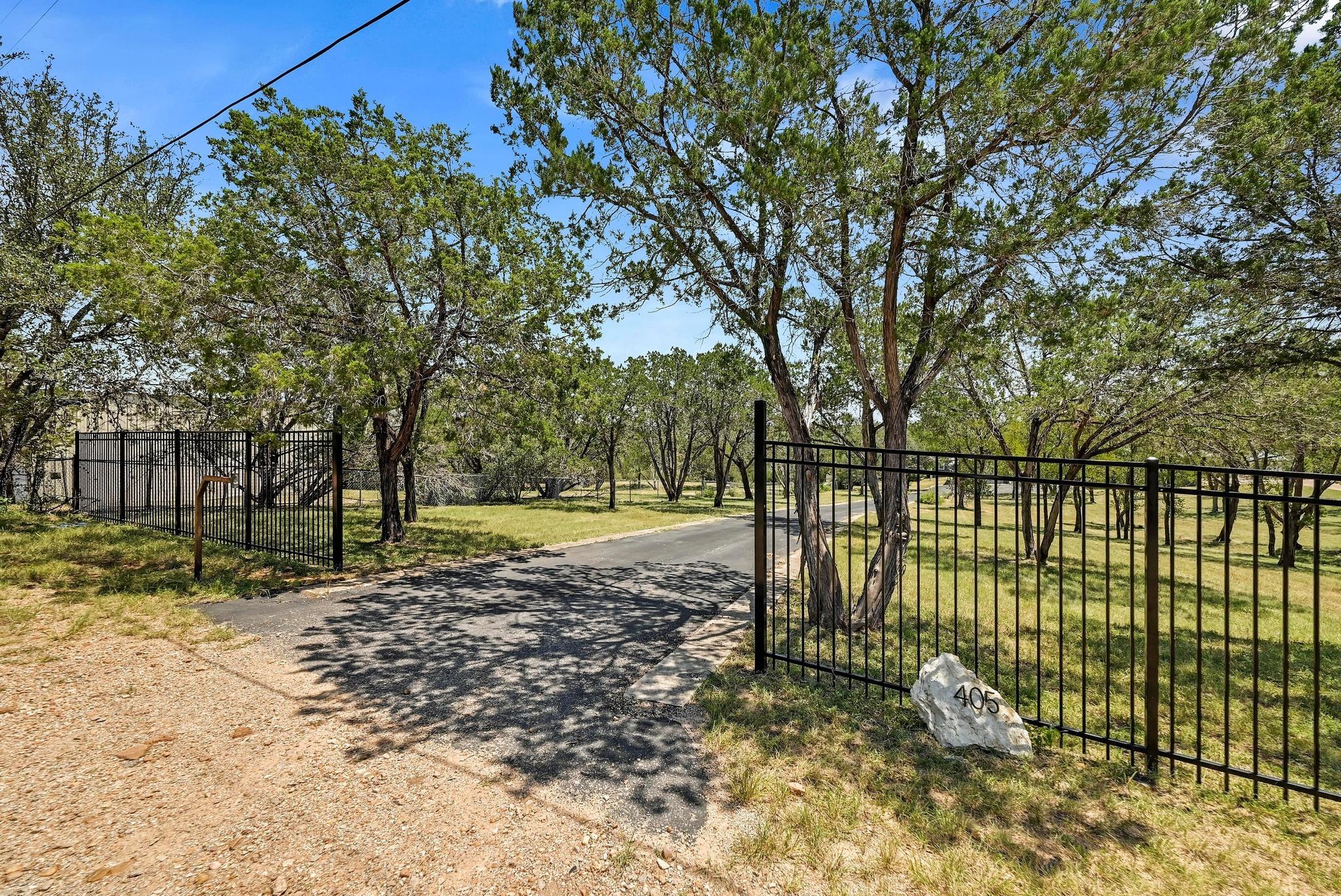 405 Lake View Dr, Spicewood, TX 78669