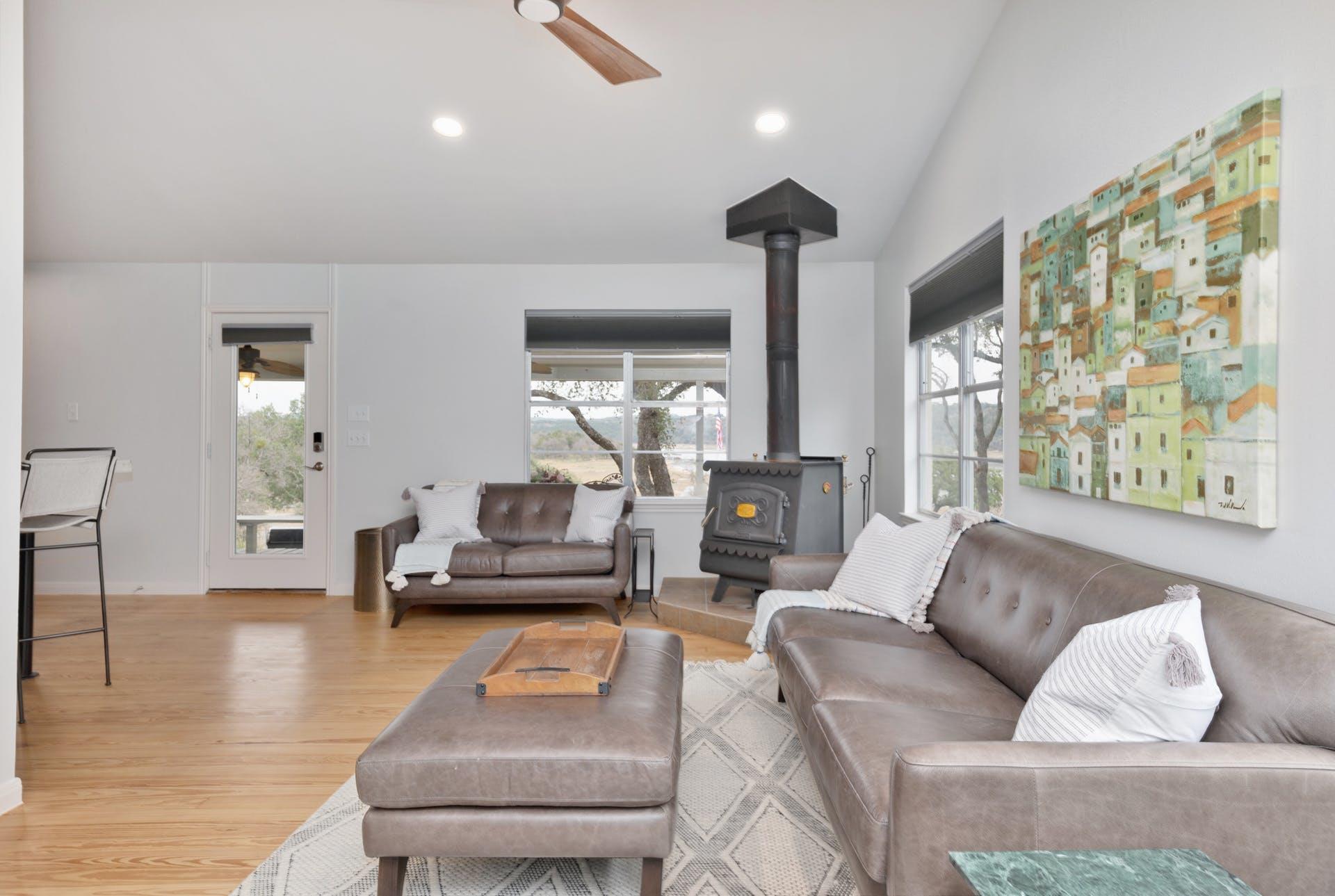 405 Lake View Dr, Spicewood, TX 78669