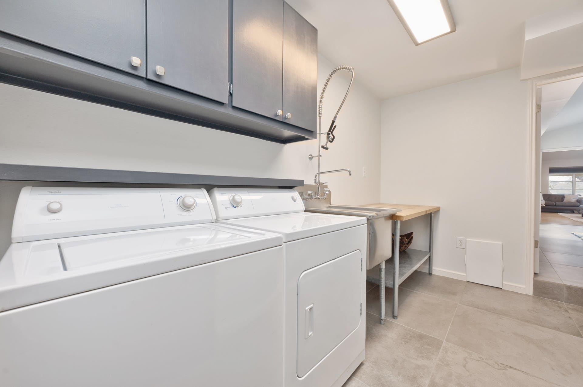 405 Lake View Dr, Spicewood, TX 78669