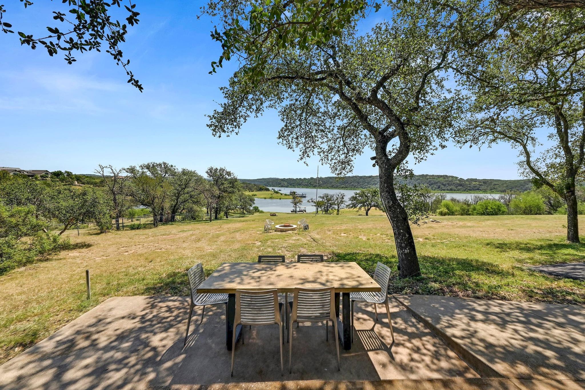 405 Lake View Dr, Spicewood, TX 78669