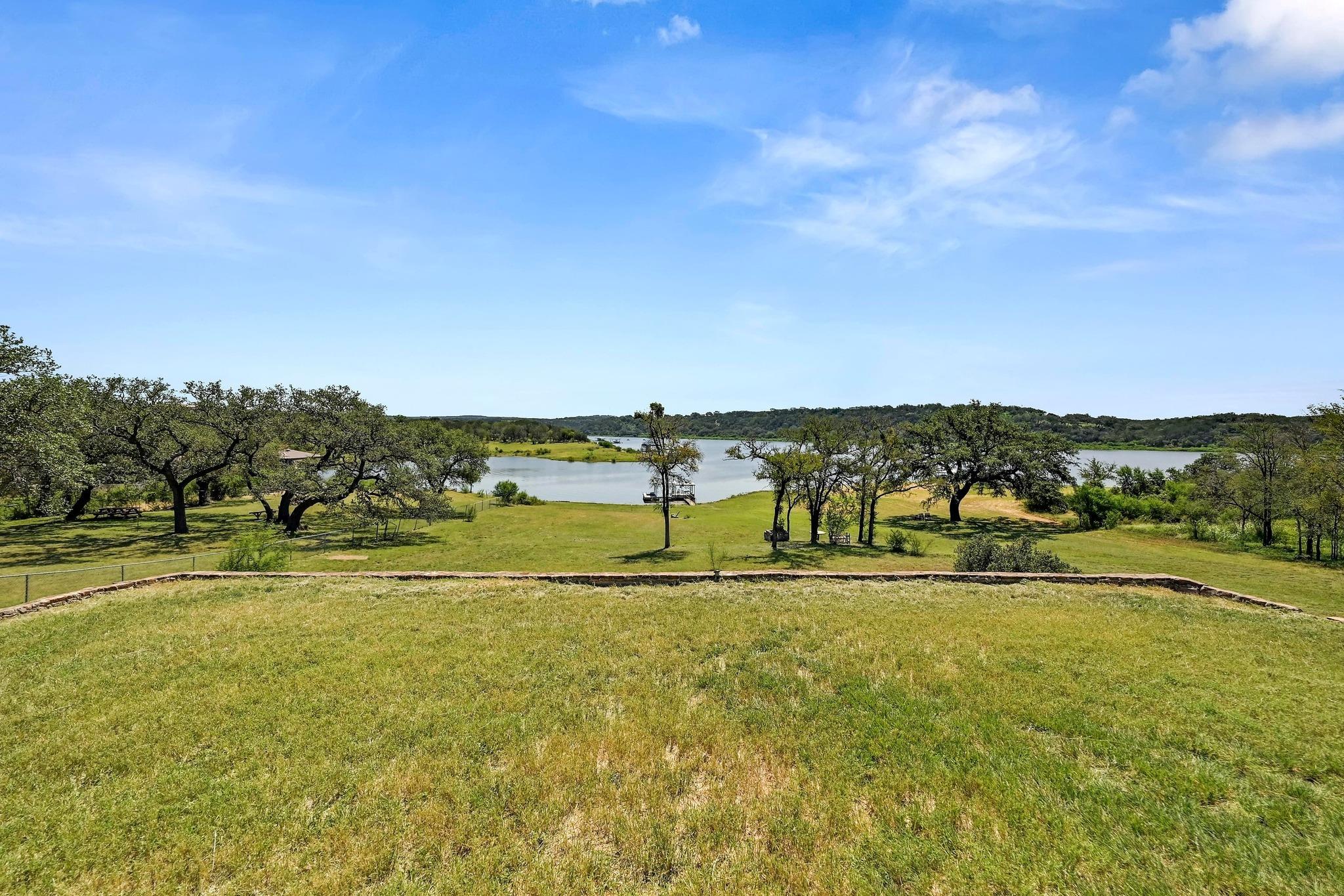 405 Lake View Dr, Spicewood, TX 78669