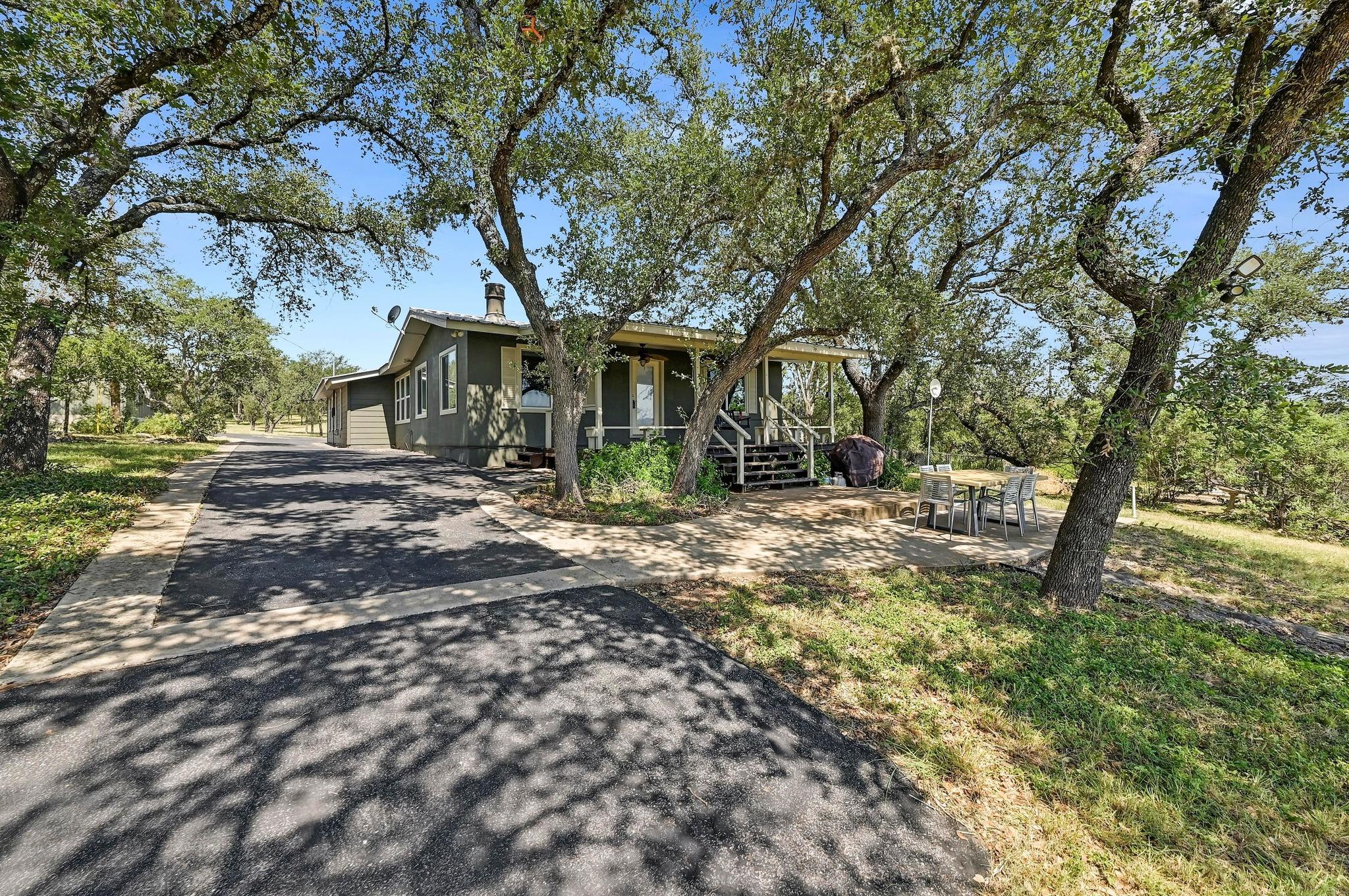405 Lake View Dr, Spicewood, TX 78669