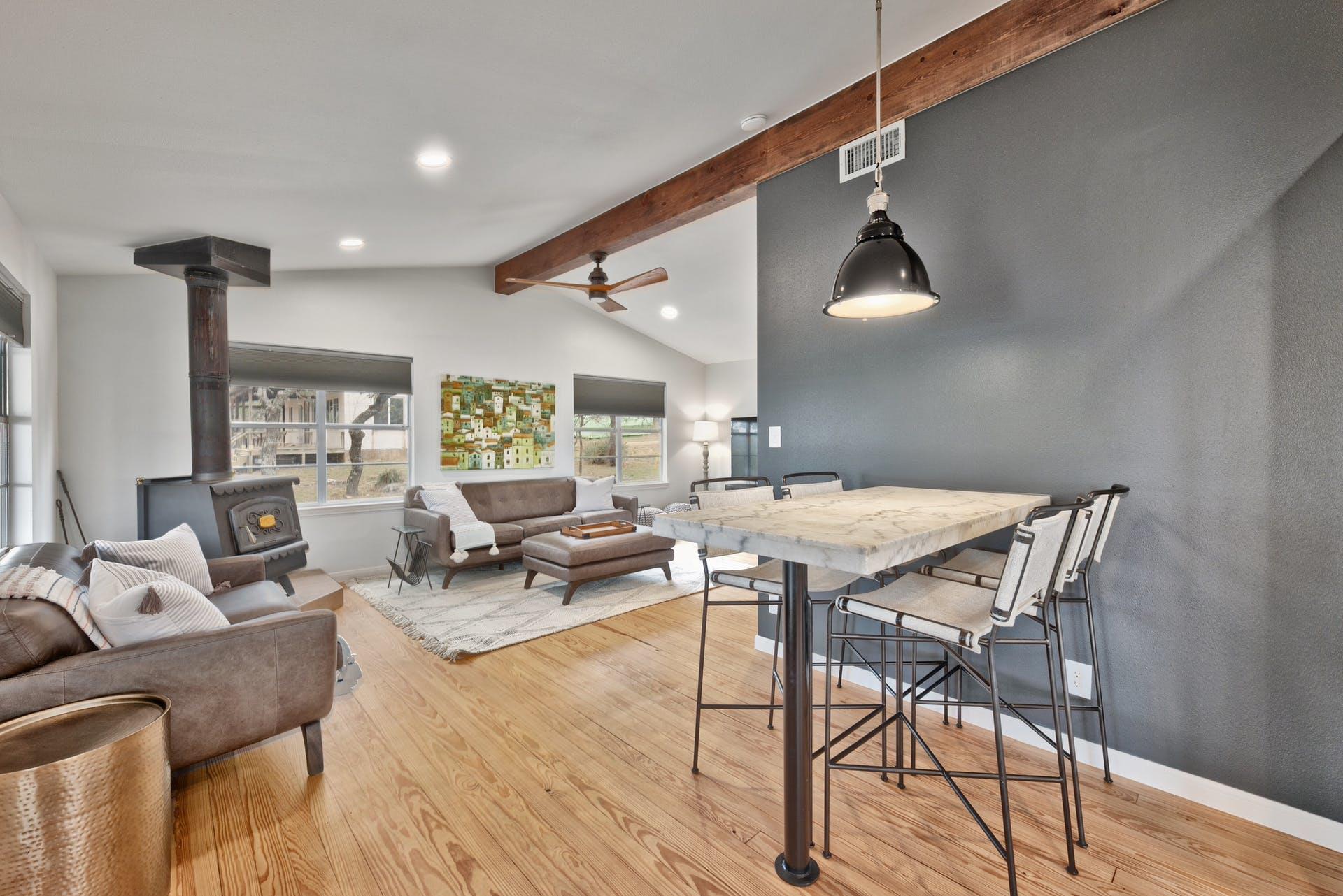 405 Lake View Dr, Spicewood, TX 78669