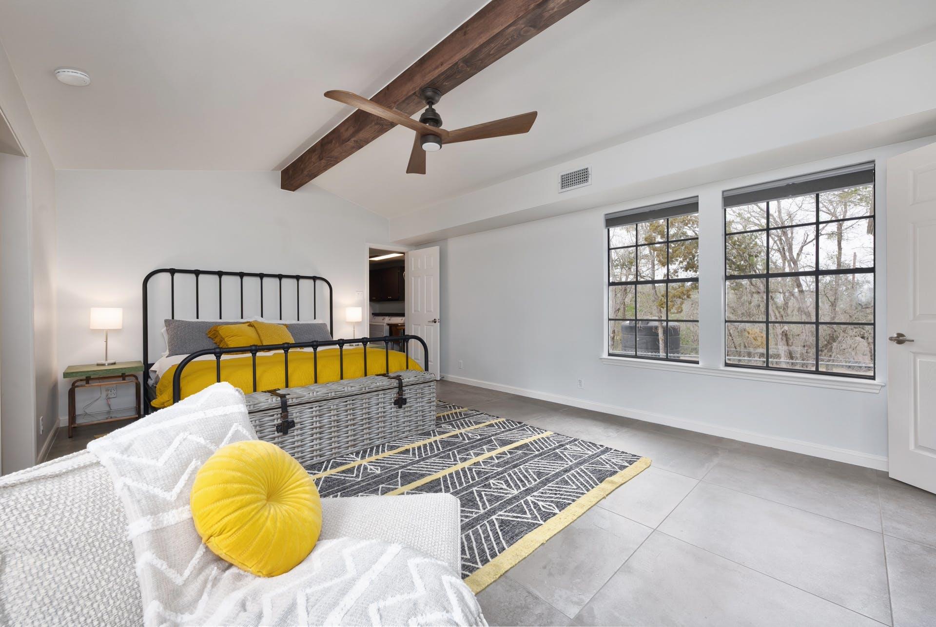 405 Lake View Dr, Spicewood, TX 78669