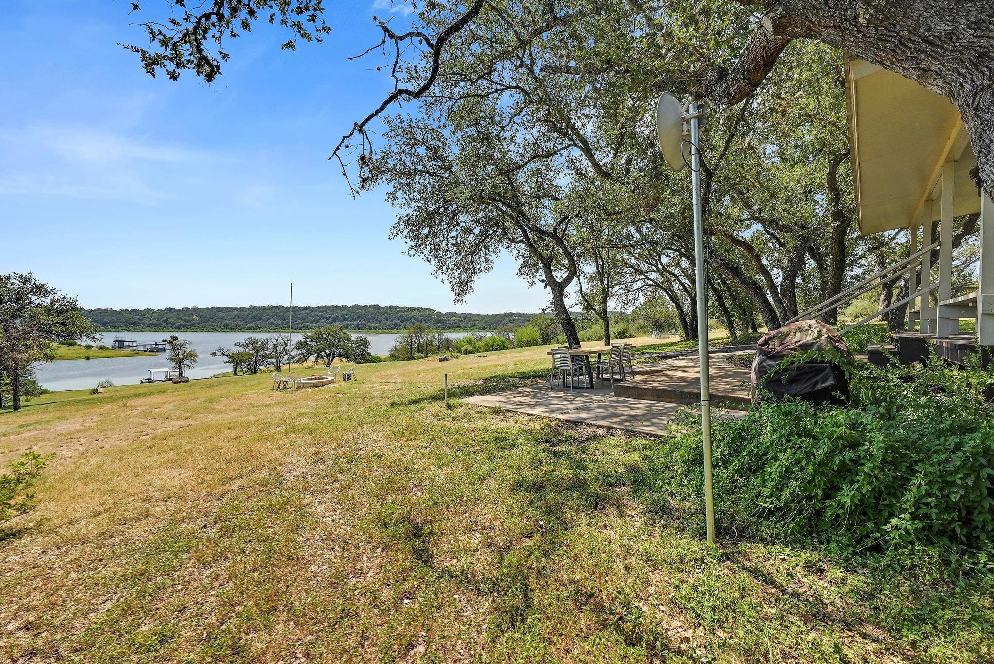 405 Lake View Dr, Spicewood, TX 78669