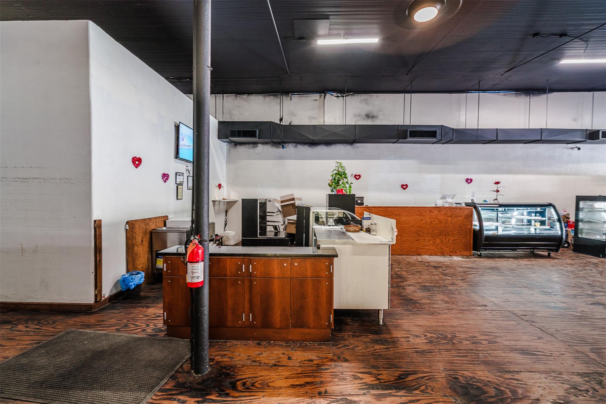 114 S Commerce St, Lockhart, TX 78644